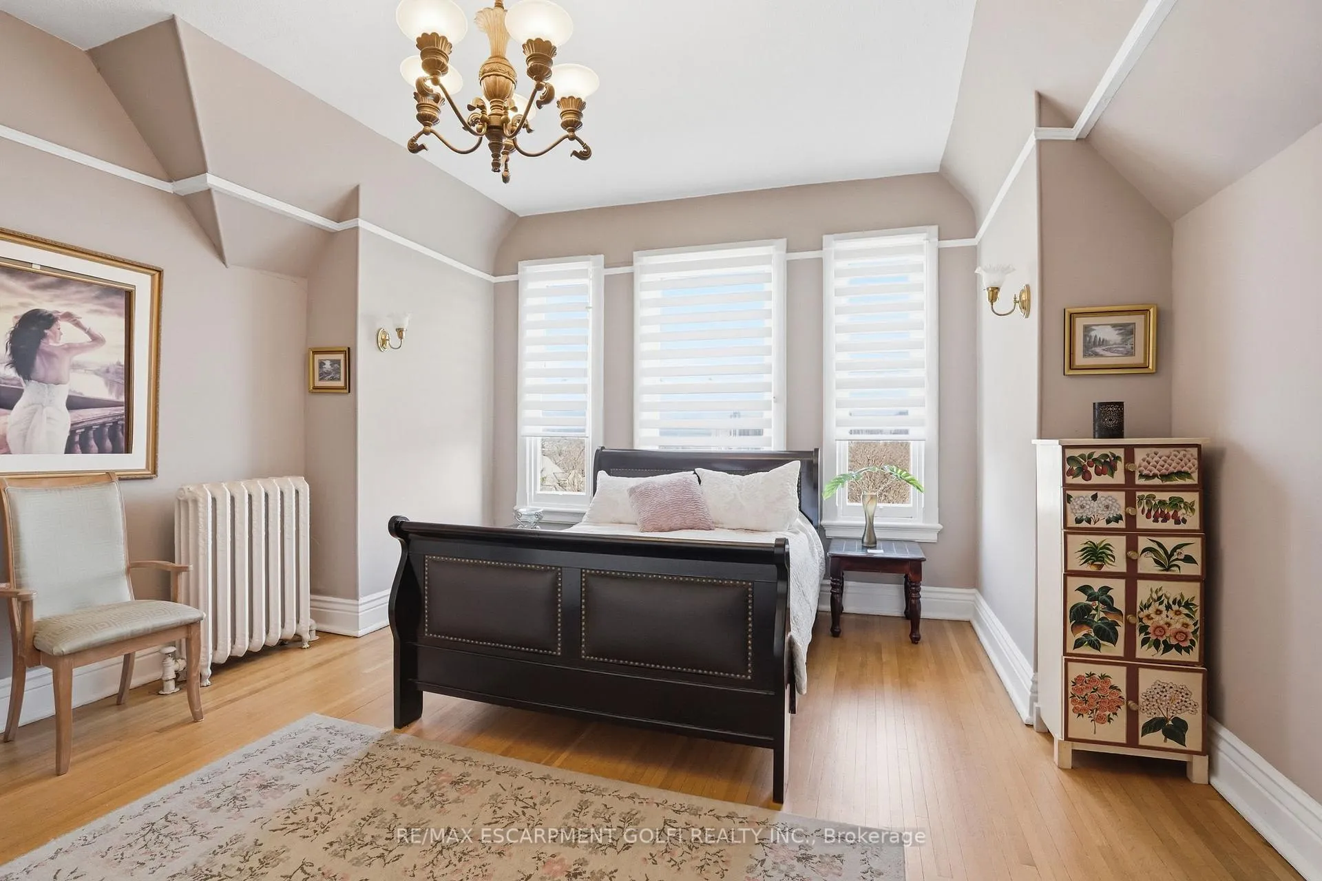 Photo 22 of 26 Ravenscliffe Avenue, Hamilton, Durand — HOMEH