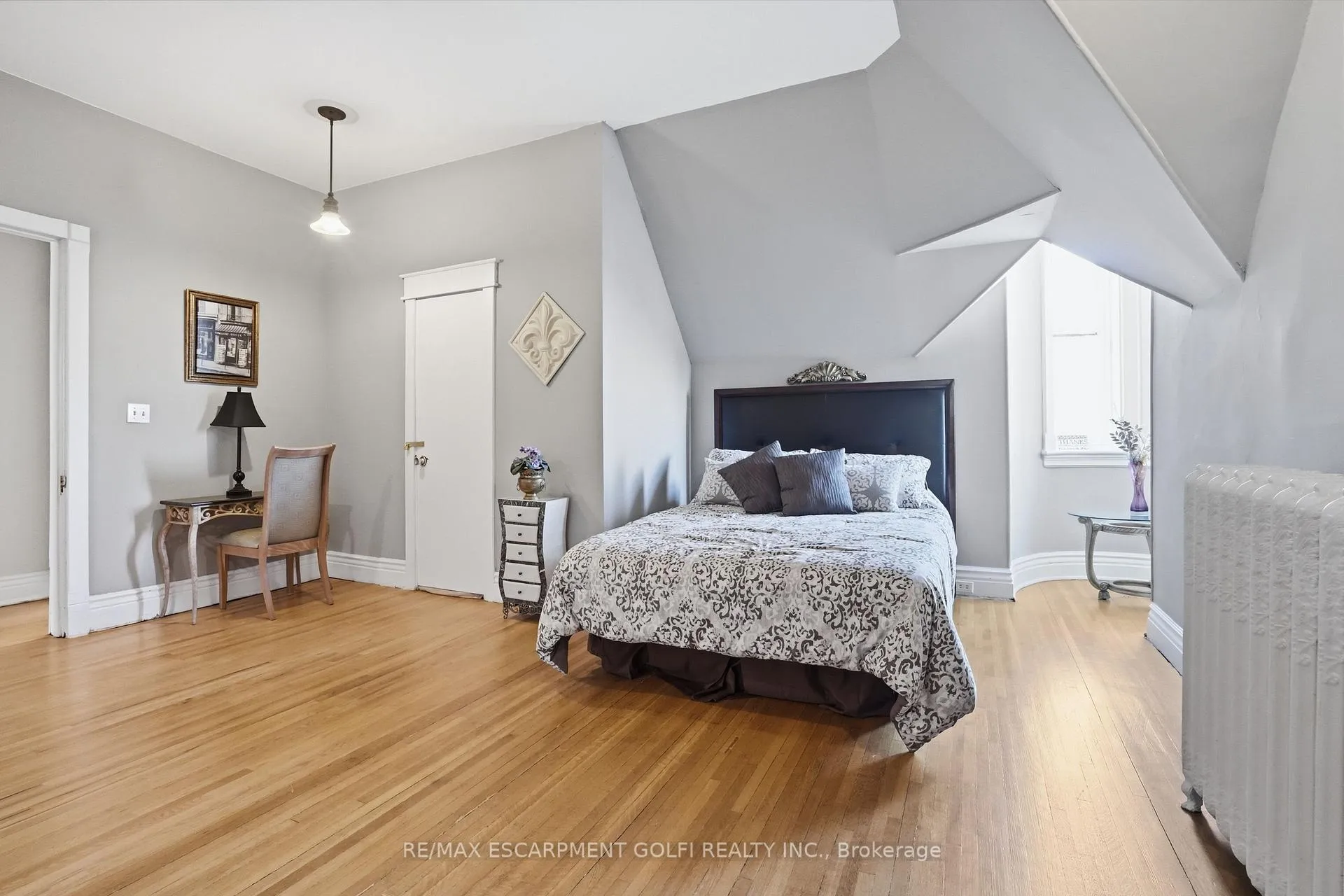 Photo 27 of 26 Ravenscliffe Avenue, Hamilton, Durand — HOMEH