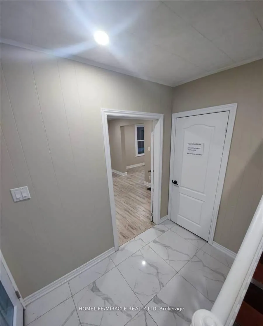 Photo 2 of 5967 Dixon Street, Niagara Falls, Dorchester — HOMEH