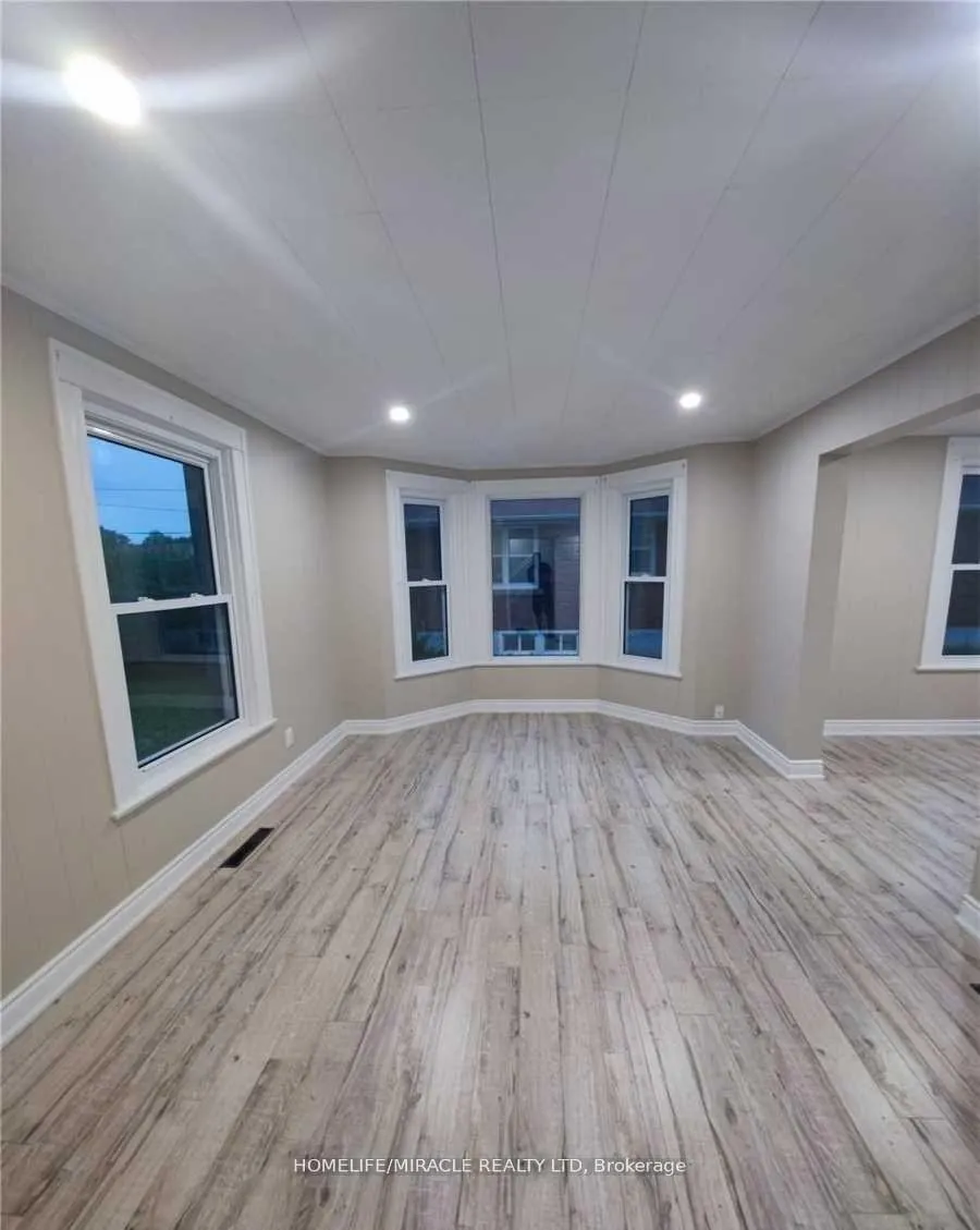 Photo 12 of 5967 Dixon Street, Niagara Falls, Dorchester — HOMEH