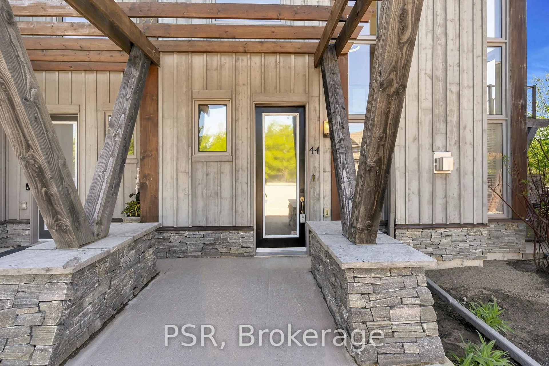 Photo 5 of 44 Carrick Trail, Gravenhurst, Wood (Gravenhurst) — HOMEH