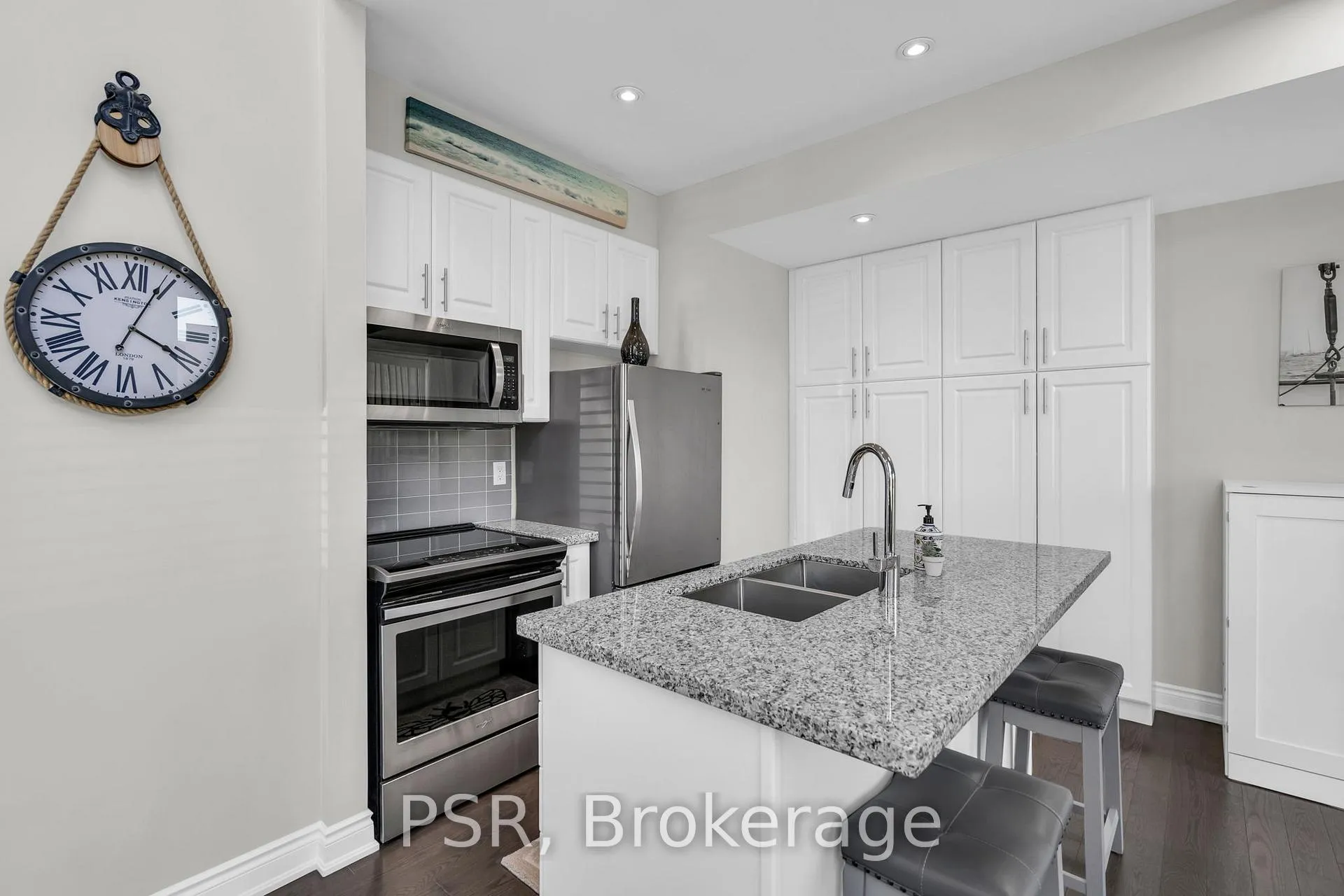Photo 18 of 44 Carrick Trail, Gravenhurst, Wood (Gravenhurst) — HOMEH