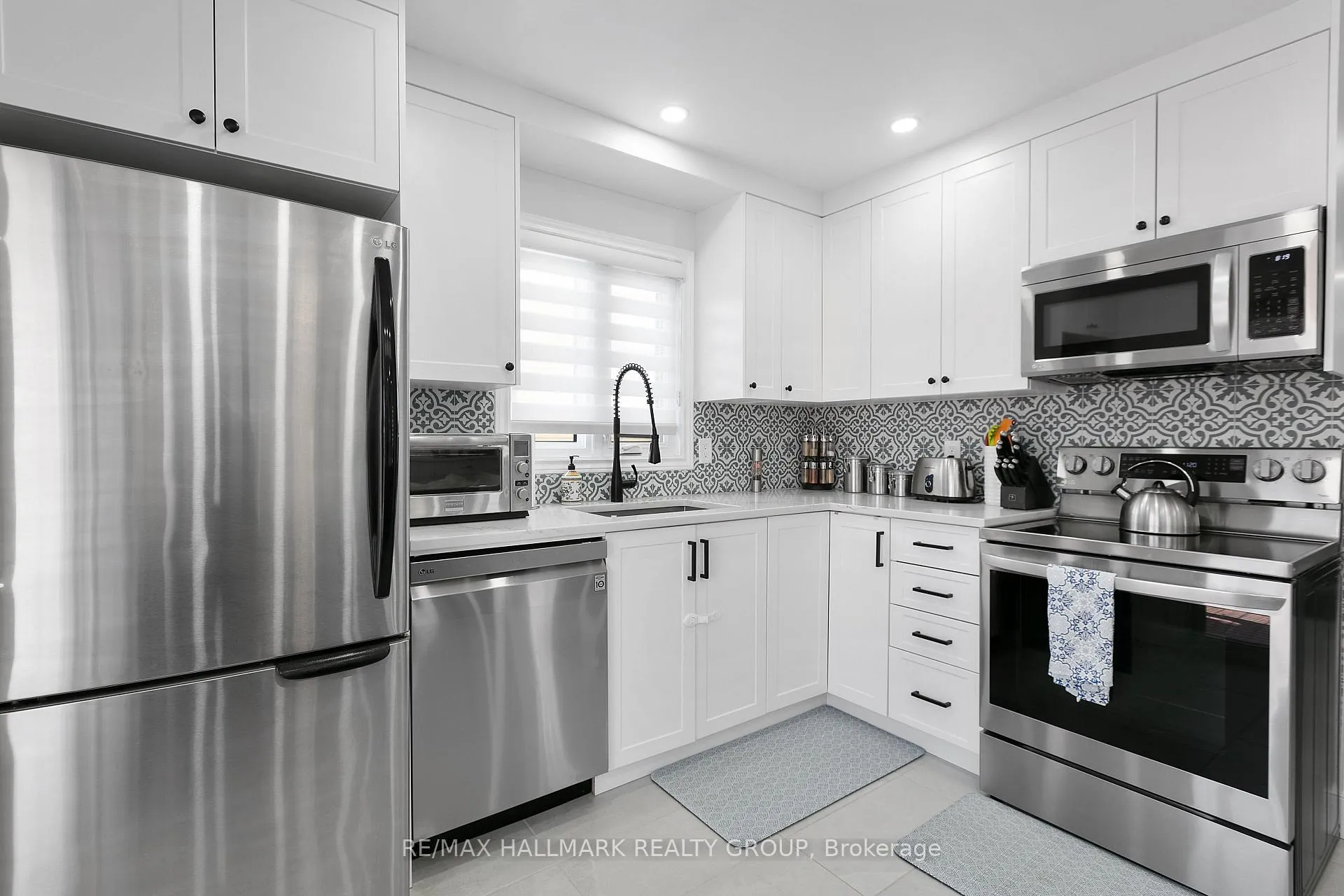 Photo 9 of 2 Newport Crescent, Ottawa, Hunt Club Park/Greenboro — HOMEH