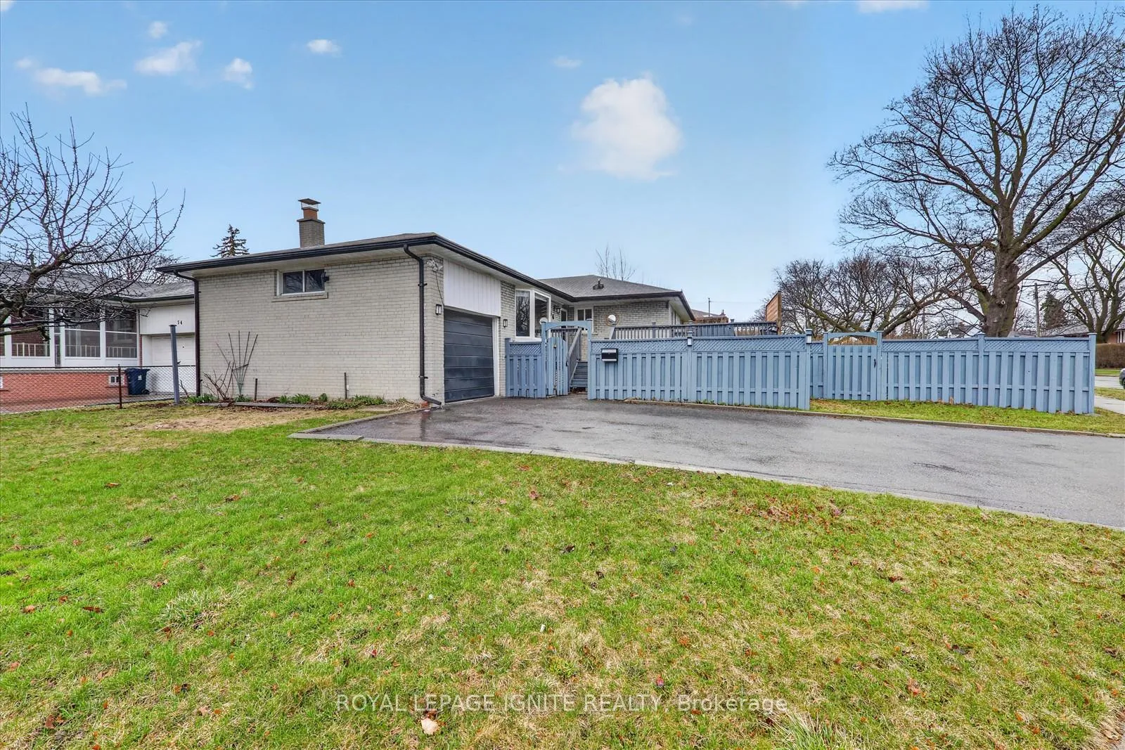 Photo 2 of 56 Frost Street, Etobicoke, Rexdale-Kipling — HOMEH