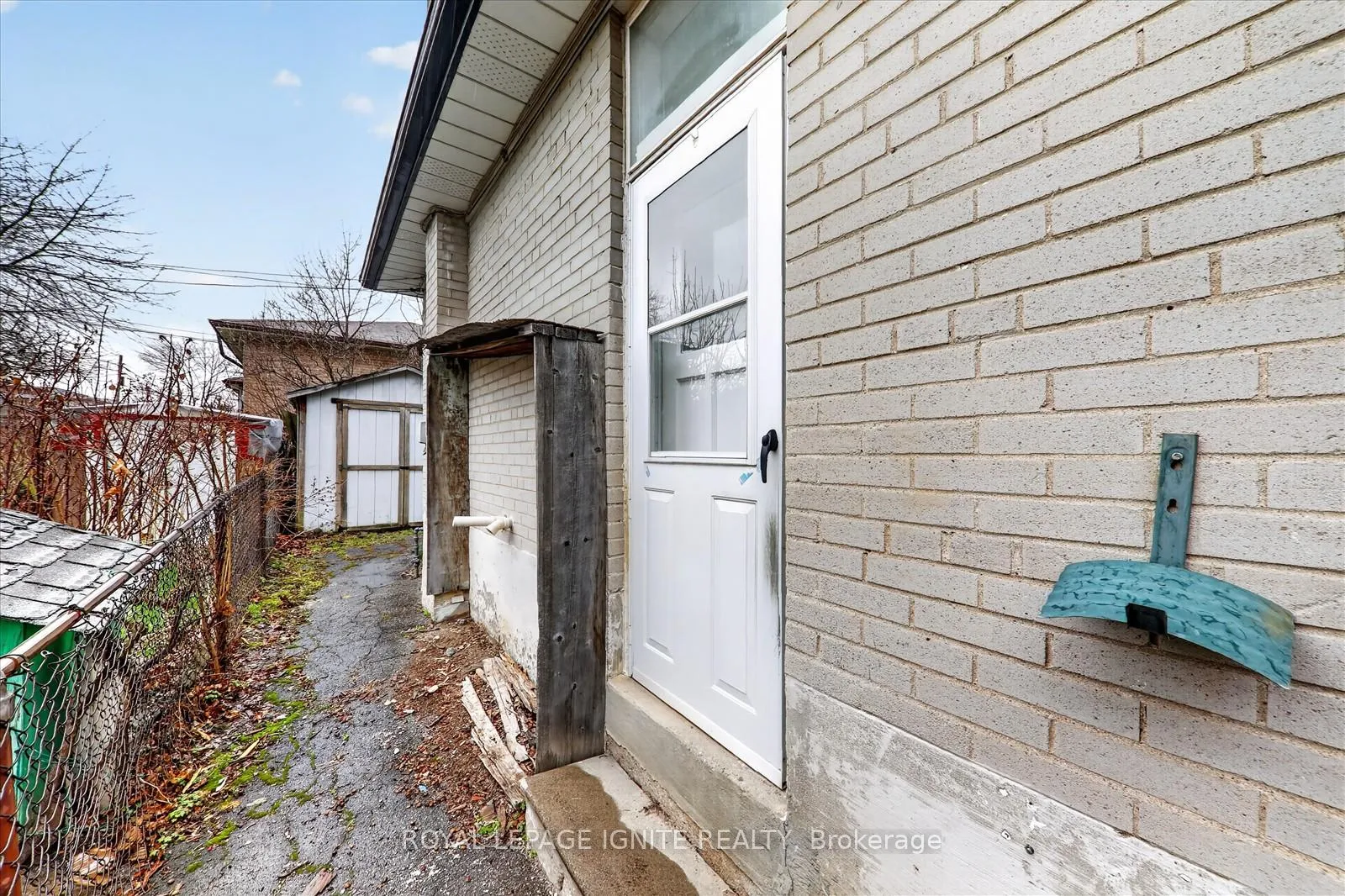 Photo 4 of 56 Frost Street, Etobicoke, Rexdale-Kipling — HOMEH