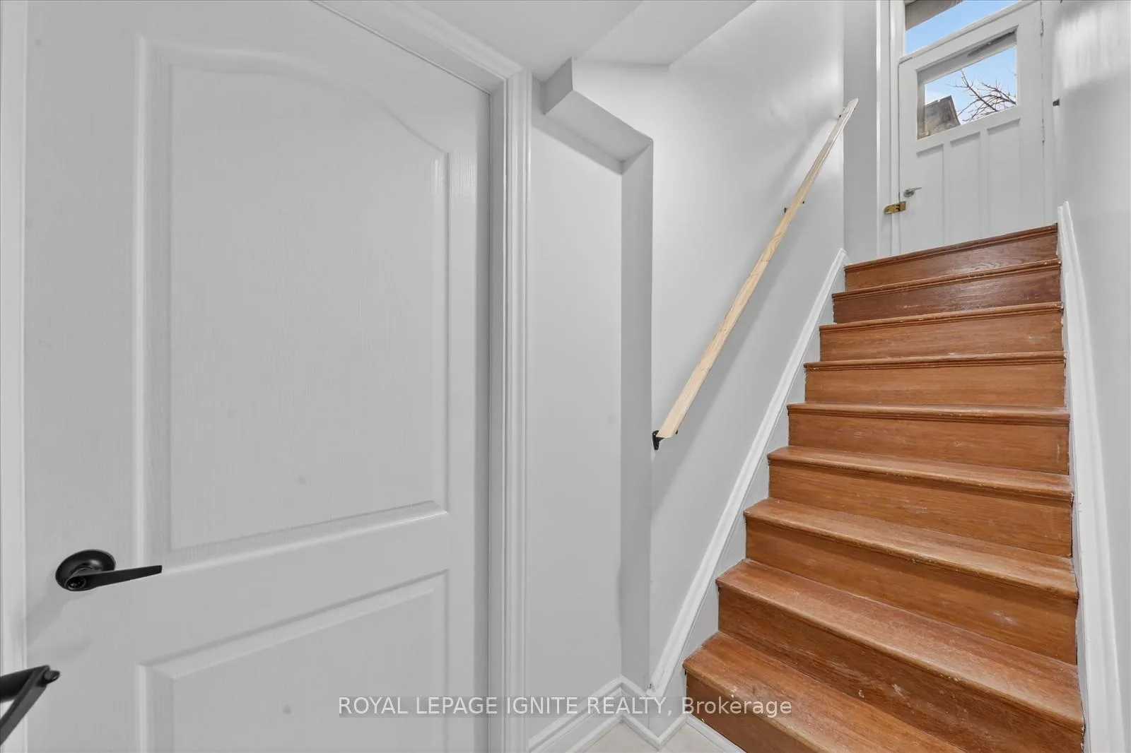 Photo 6 of 56 Frost Street, Etobicoke, Rexdale-Kipling — HOMEH