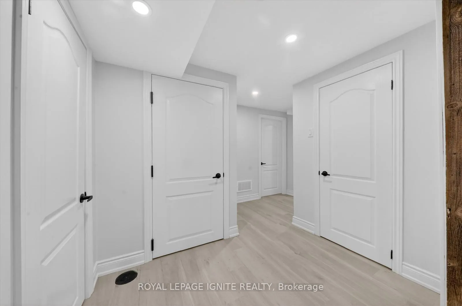 Photo 7 of 56 Frost Street, Etobicoke, Rexdale-Kipling — HOMEH