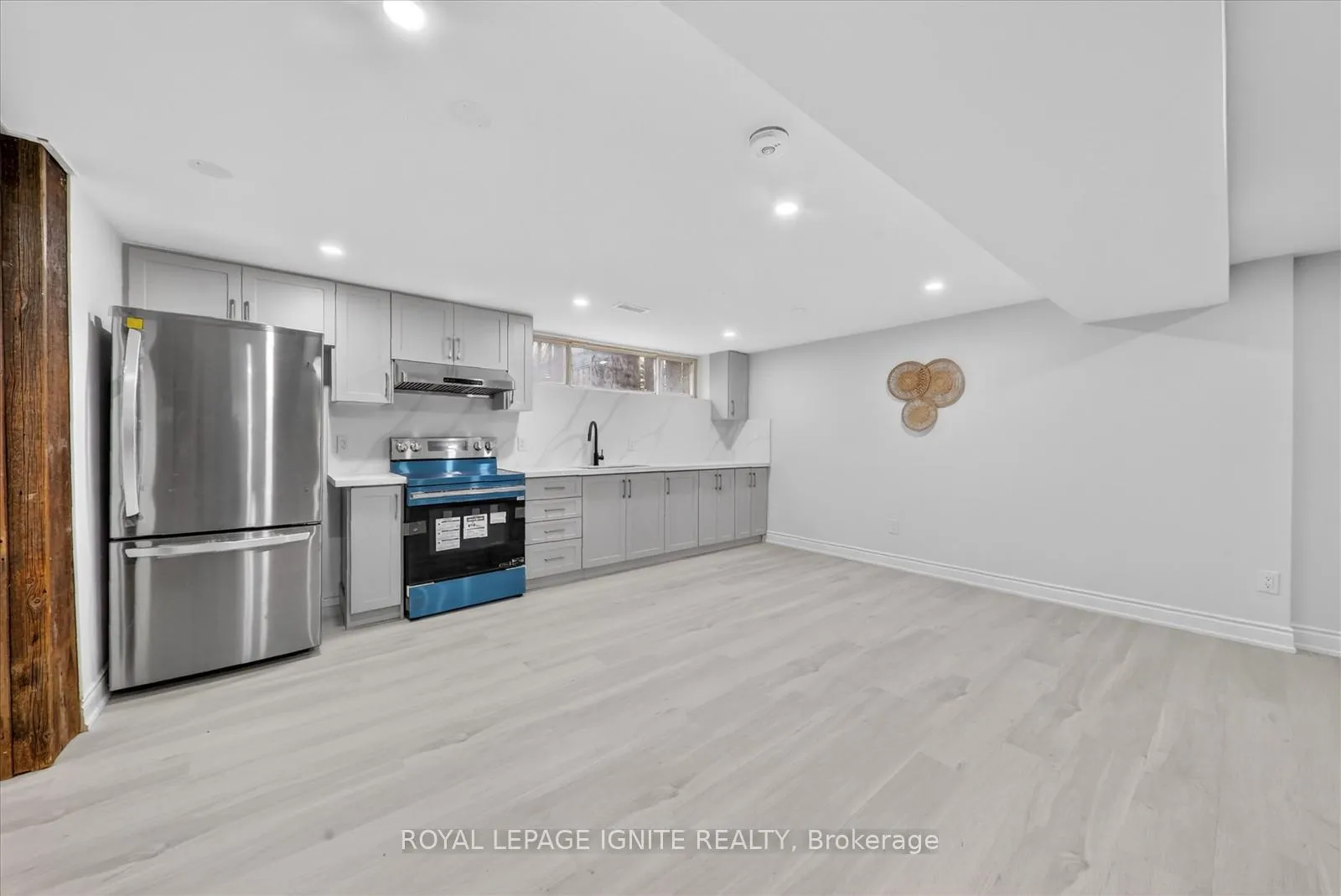 Photo 8 of 56 Frost Street, Etobicoke, Rexdale-Kipling — HOMEH