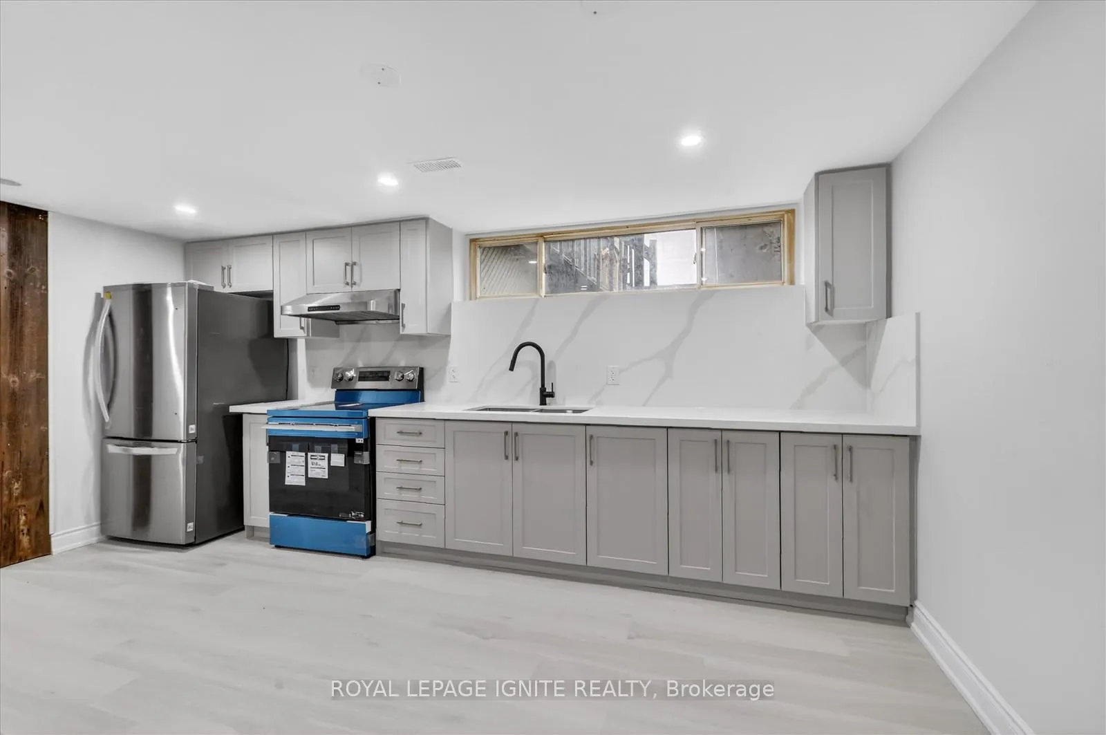 Photo 9 of 56 Frost Street, Etobicoke, Rexdale-Kipling — HOMEH