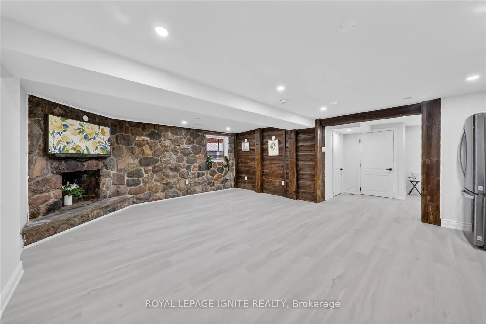 Photo 12 of 56 Frost Street, Etobicoke, Rexdale-Kipling — HOMEH