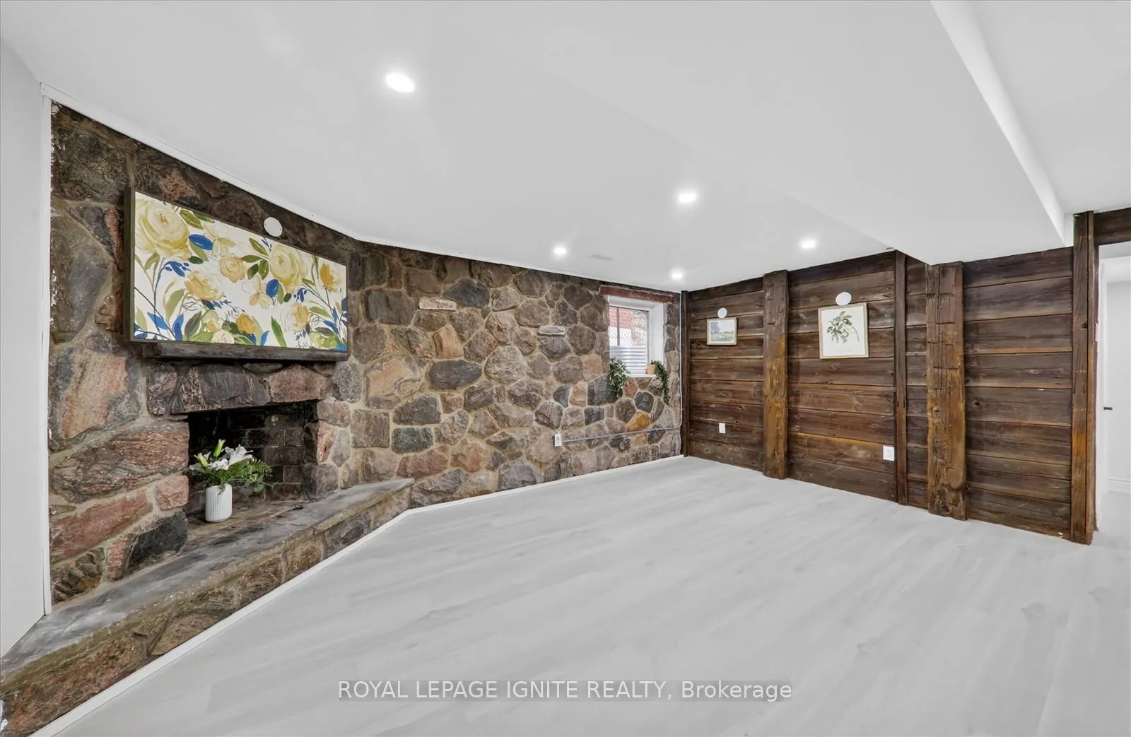 Photo 13 of 56 Frost Street, Etobicoke, Rexdale-Kipling — HOMEH