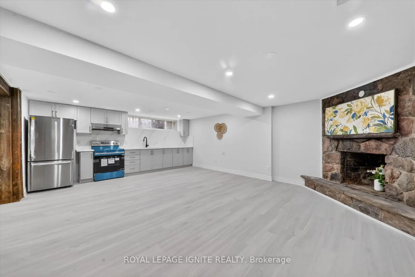 Photo 16 of 56 Frost Street, Etobicoke, Rexdale-Kipling — HOMEH