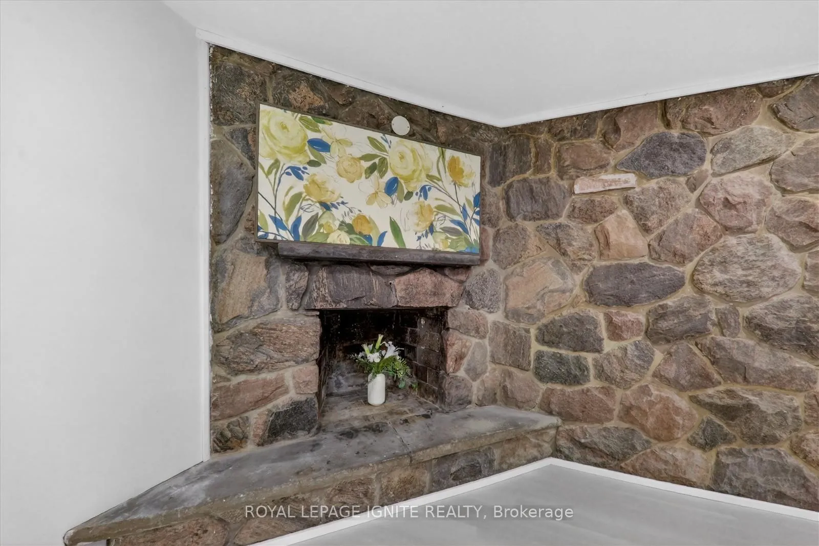 Photo 17 of 56 Frost Street, Etobicoke, Rexdale-Kipling — HOMEH