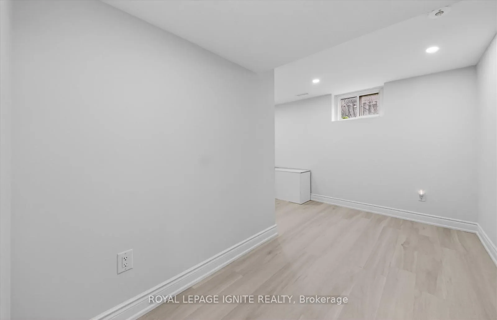 Photo 20 of 56 Frost Street, Etobicoke, Rexdale-Kipling — HOMEH
