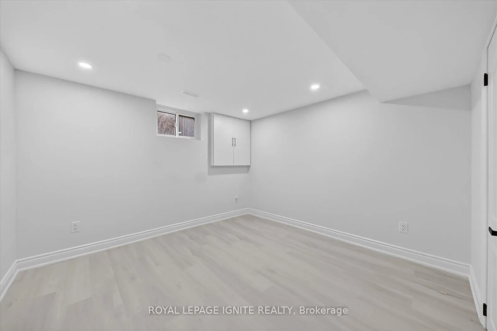 Photo 22 of 56 Frost Street, Etobicoke, Rexdale-Kipling — HOMEH
