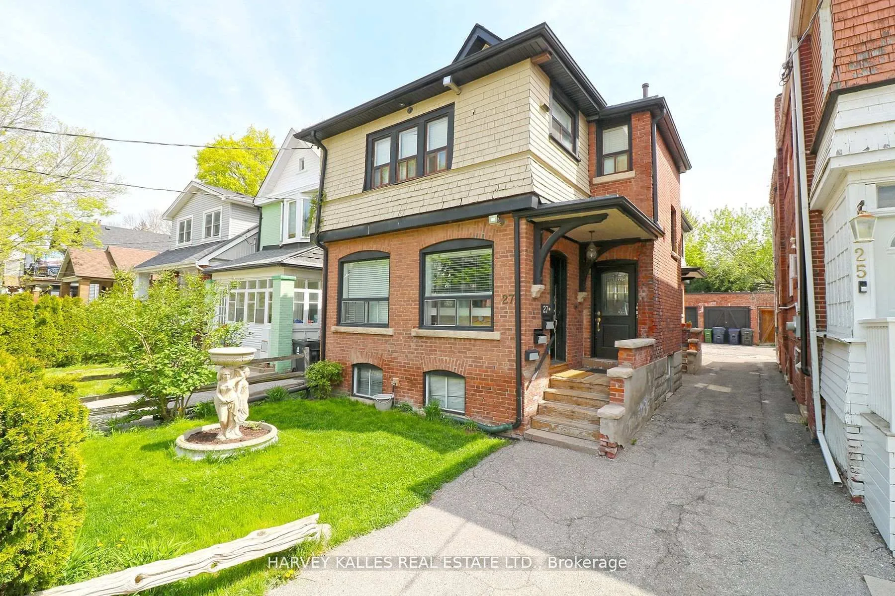 Front of Unit 5, 27 Hiawatha Road