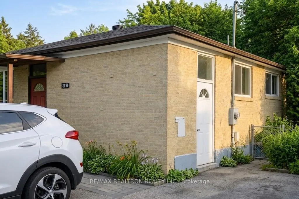 Photo 2 of Unit Bsmnt, 39 Davis Road, Aurora, Aurora Highlands — HOMEH