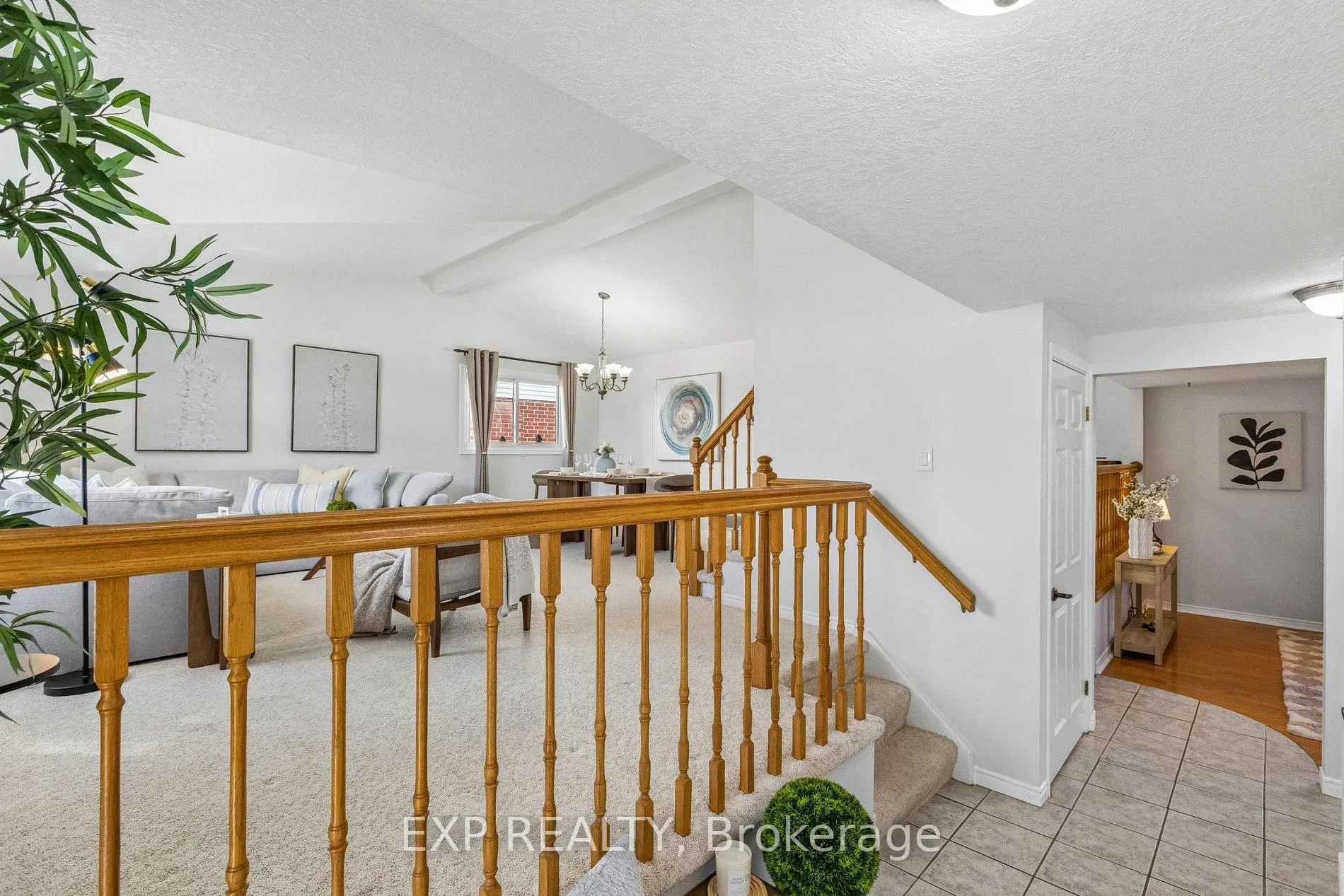 Photo 3 of 370 Stephanie Drive, Guelph, Willow West/Sugarbush/West Acres — HOMEH