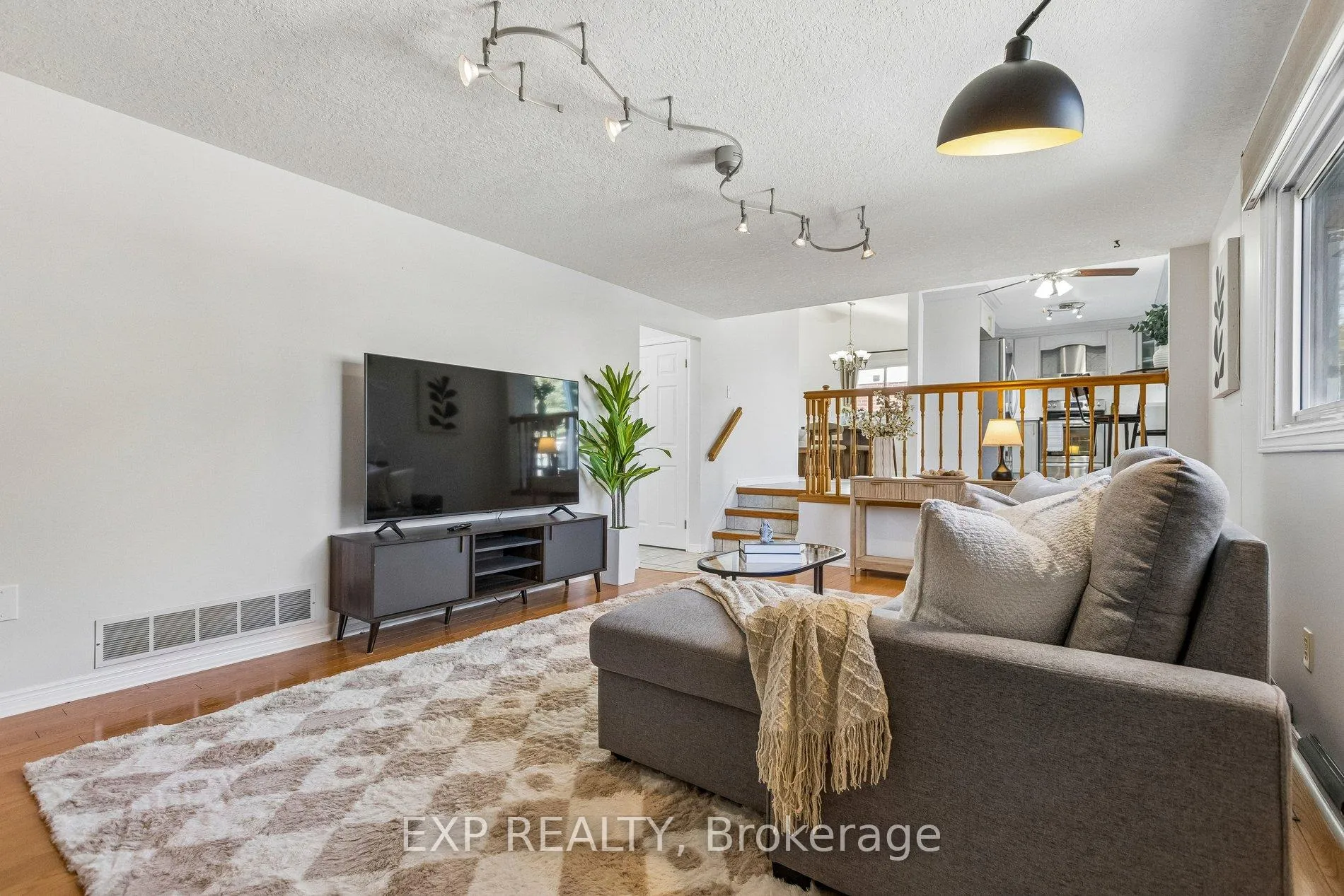 Photo 8 of 370 Stephanie Drive, Guelph, Willow West/Sugarbush/West Acres — HOMEH