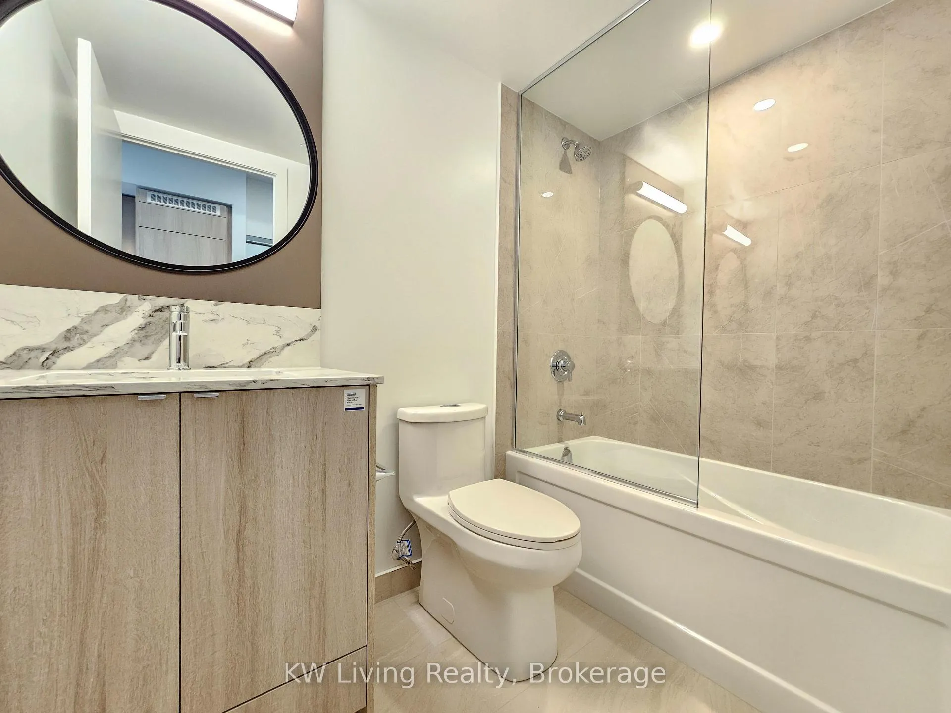 Photo 2 of Unit 909, 771 Yonge Street, Toronto, Rosedale-Moore Park — HOMEH