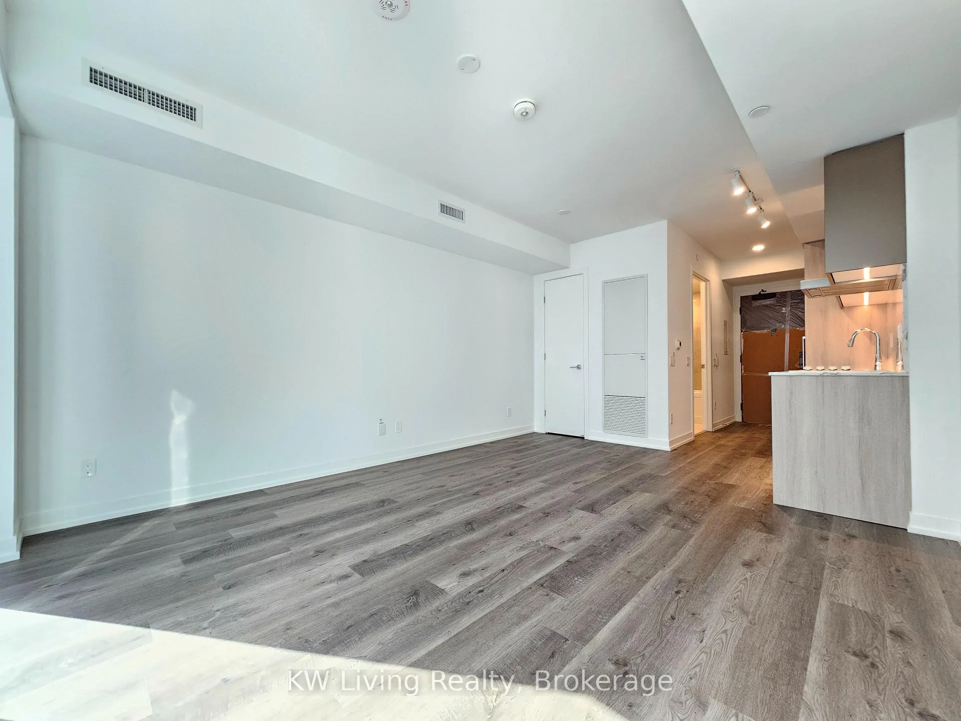 Photo 4 of Unit 909, 771 Yonge Street, Toronto, Rosedale-Moore Park — HOMEH