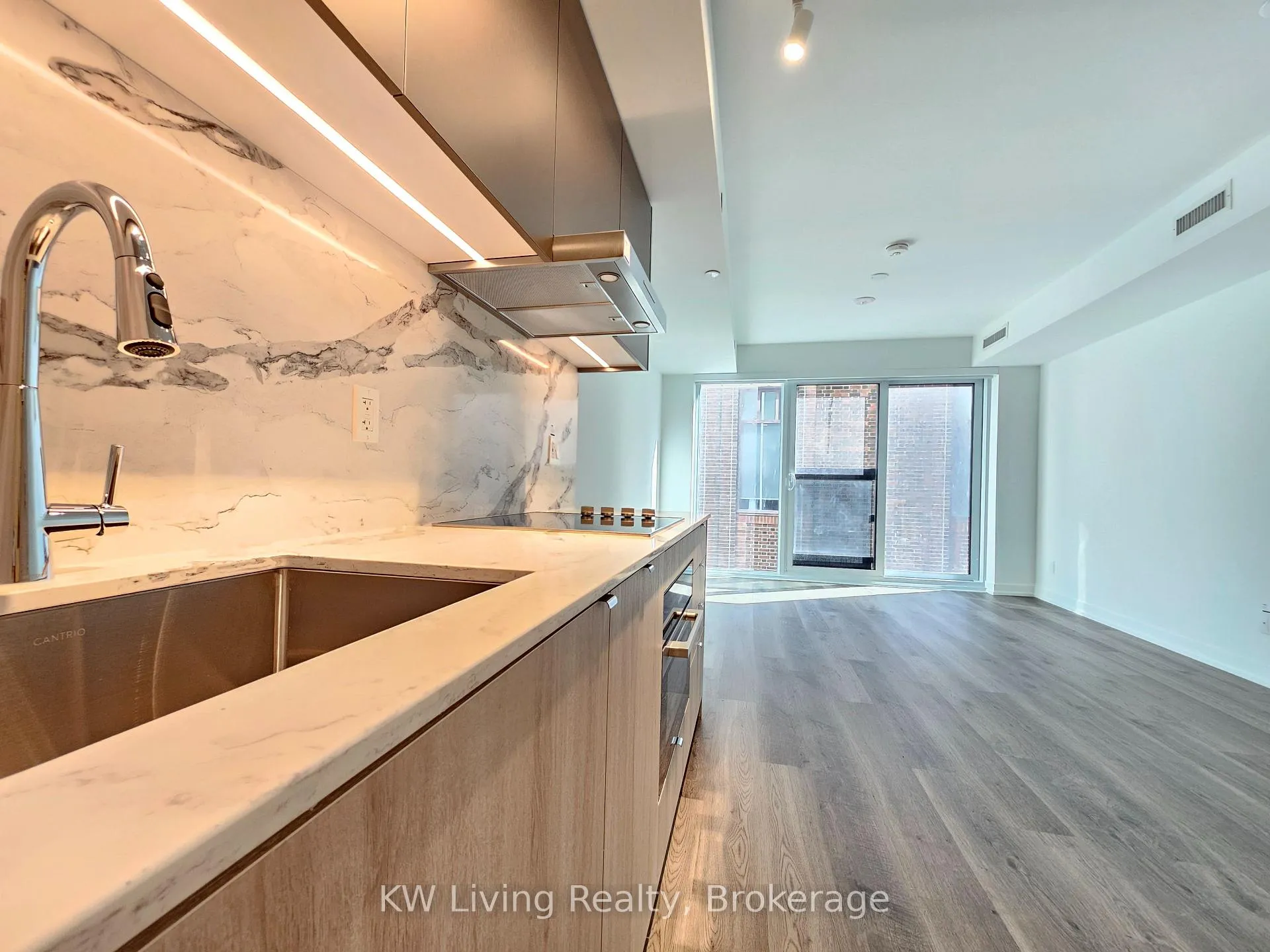 Photo 6 of Unit 909, 771 Yonge Street, Toronto, Rosedale-Moore Park — HOMEH