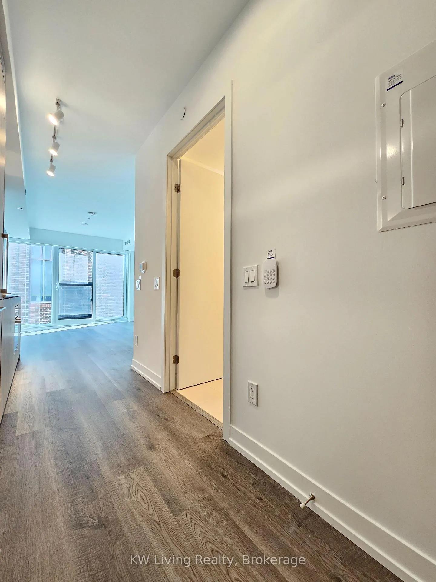 Photo 7 of Unit 909, 771 Yonge Street, Toronto, Rosedale-Moore Park — HOMEH