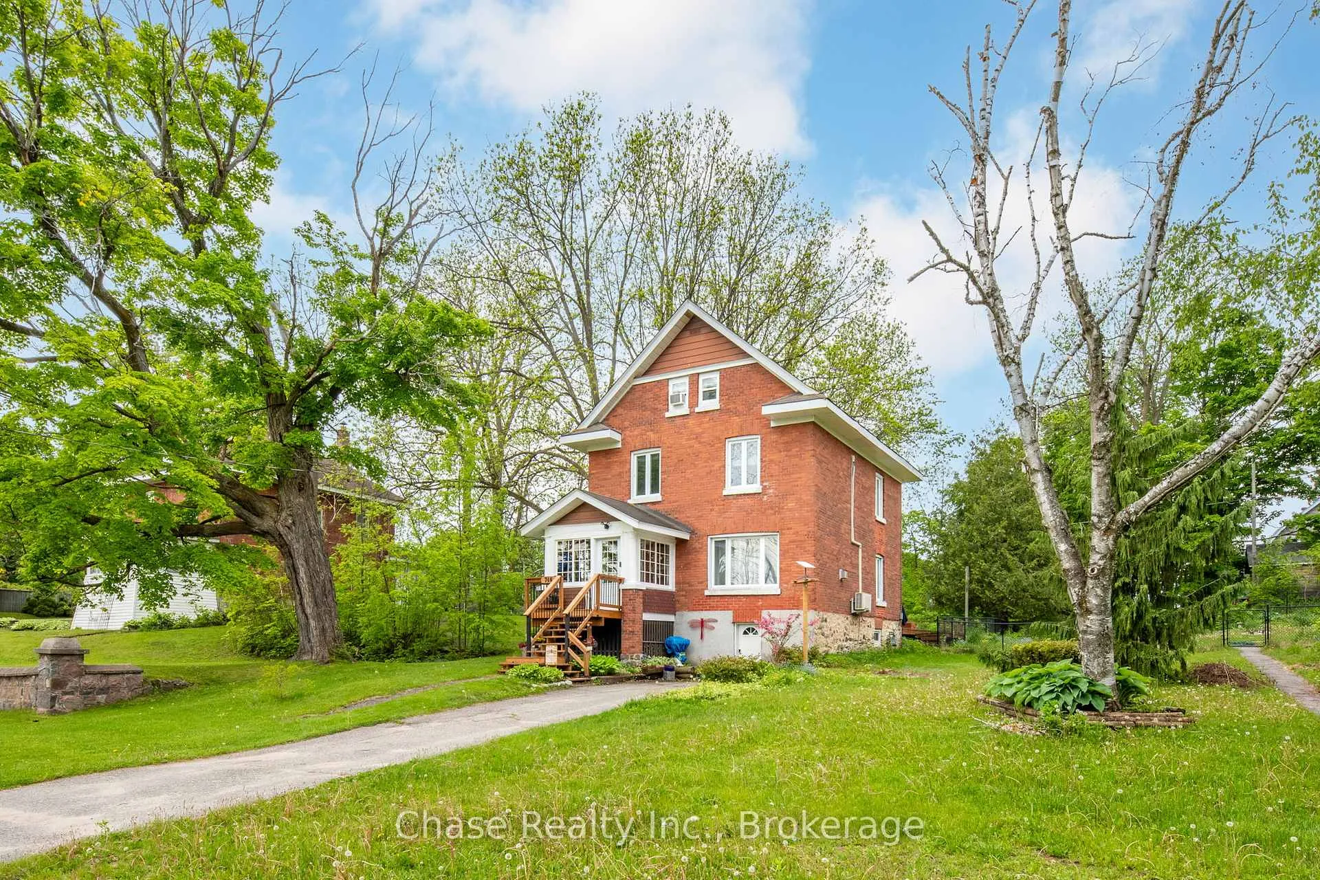 Photo 3 of 746 Sixth Avenue, Tay, Port McNicoll — HOMEH