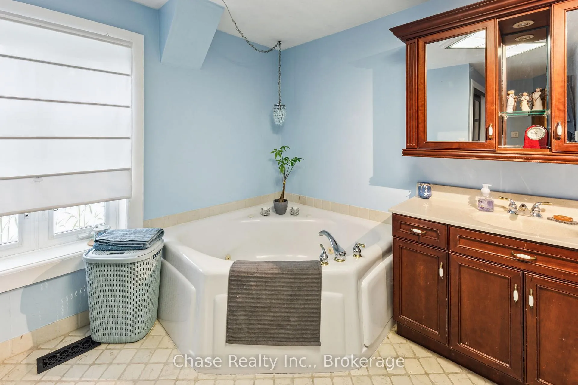 Photo 15 of 746 Sixth Avenue, Tay, Port McNicoll — HOMEH
