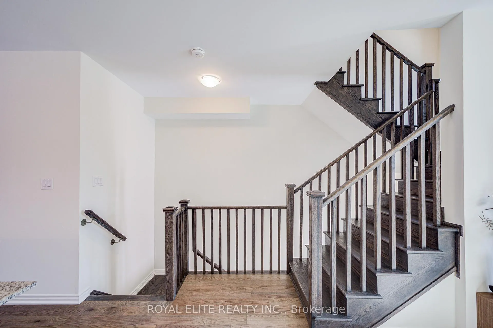 Photo 10 of 97 Thomas Frisby Jr Crescent, Markham, Victoria Square — HOMEH