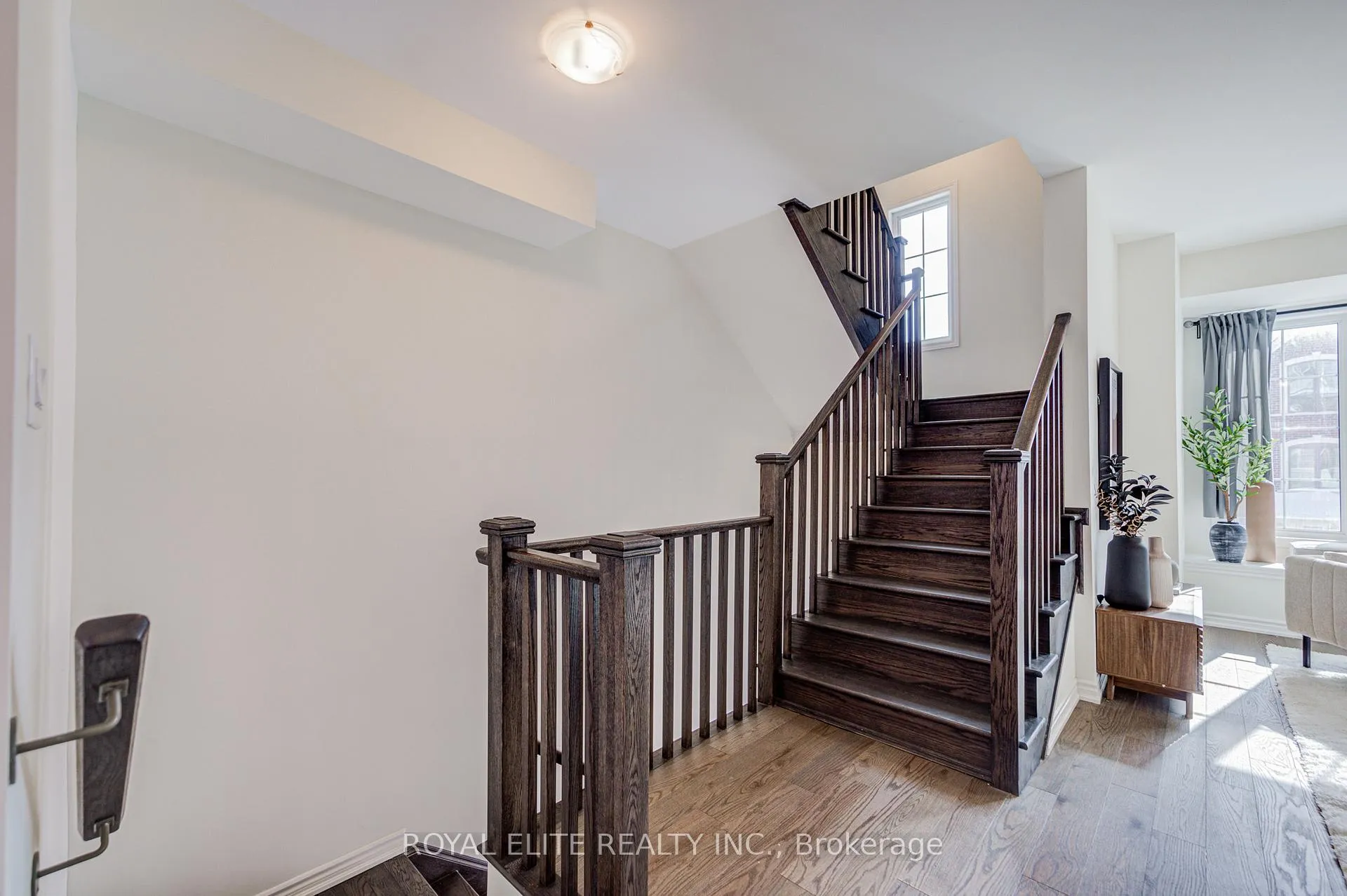 Photo 11 of 97 Thomas Frisby Jr Crescent, Markham, Victoria Square — HOMEH