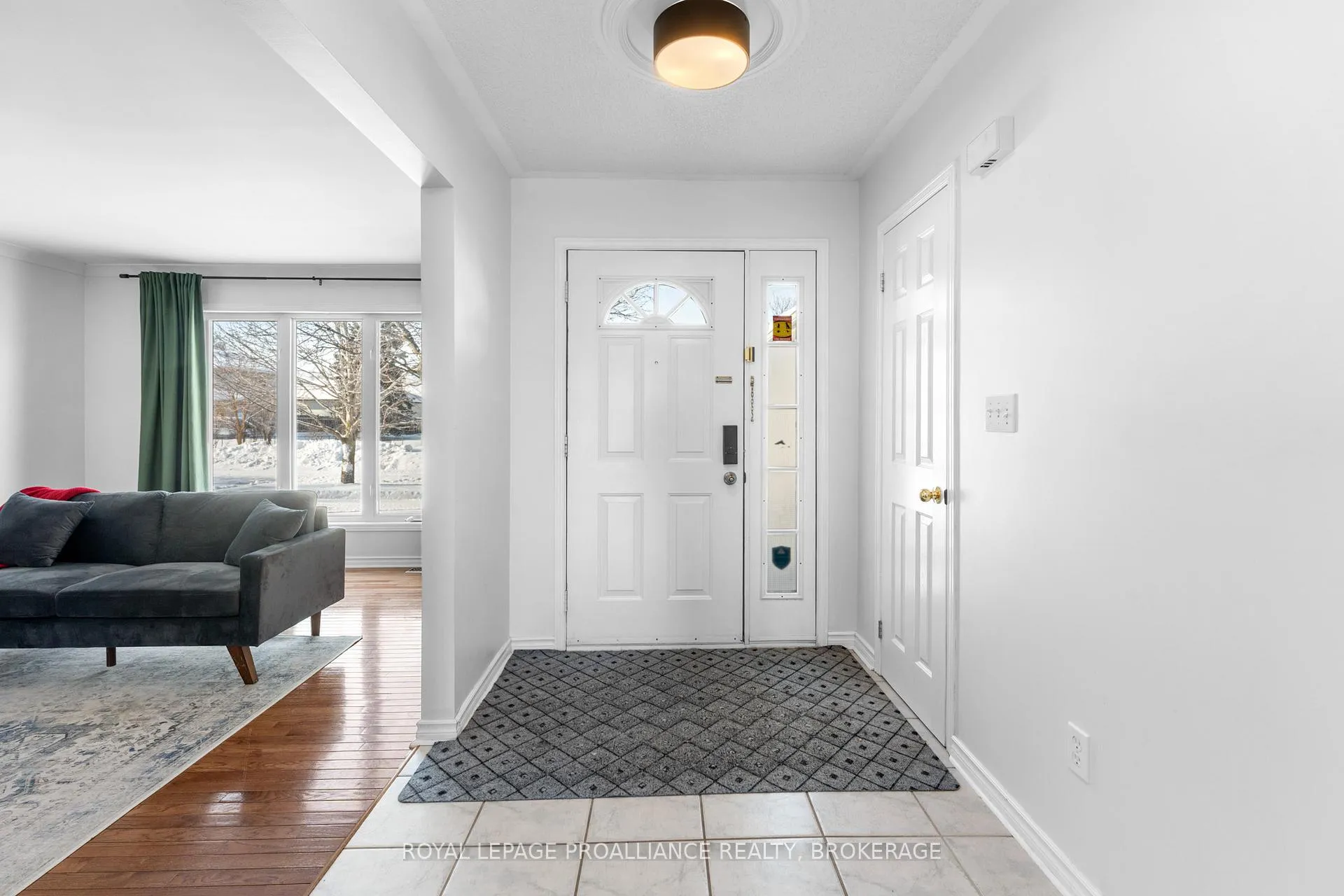 Photo 3 of 343 Sunrise Crescent, Kingston, East Gardiners Rd — HOMEH