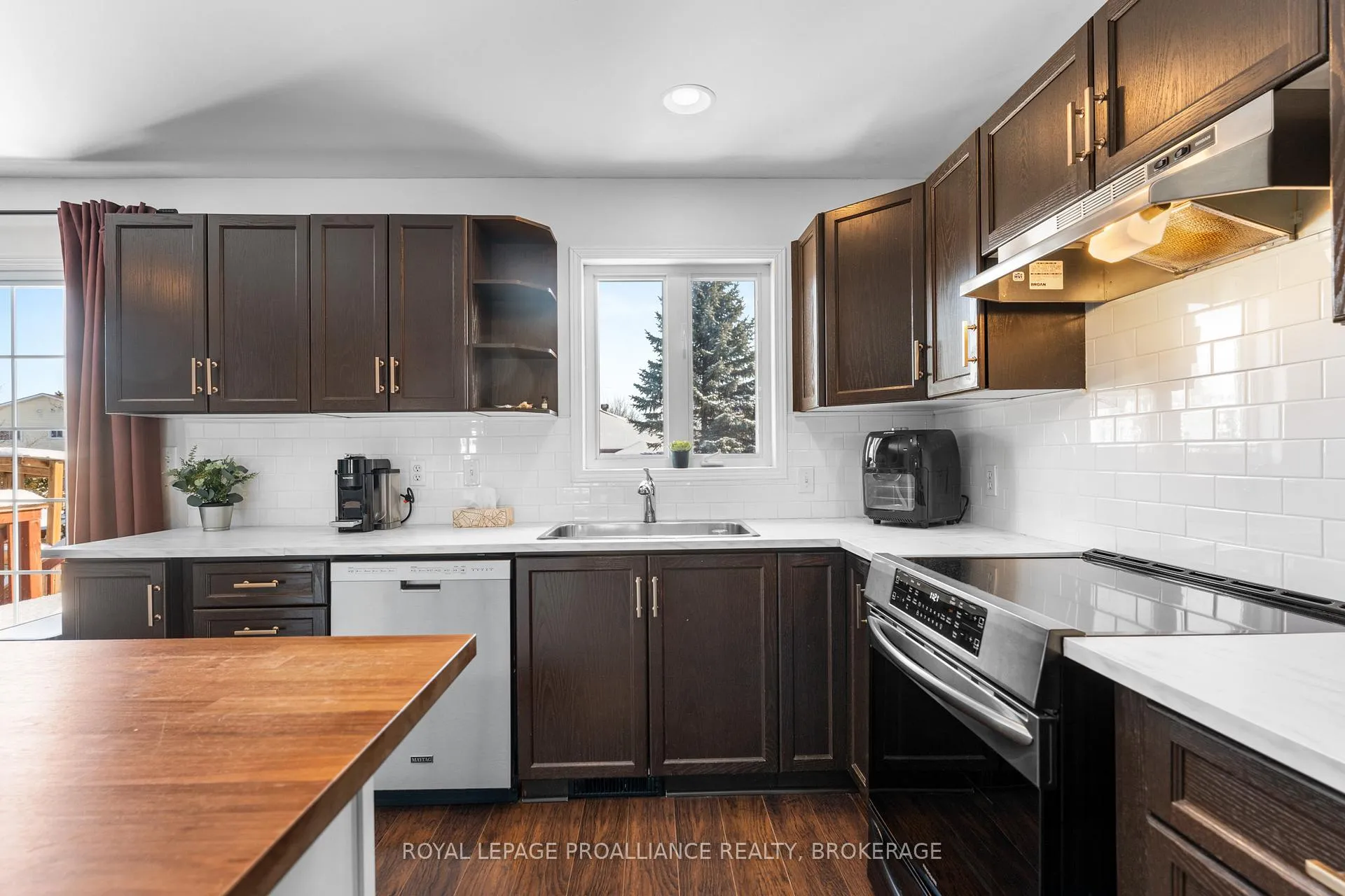 Photo 14 of 343 Sunrise Crescent, Kingston, East Gardiners Rd — HOMEH