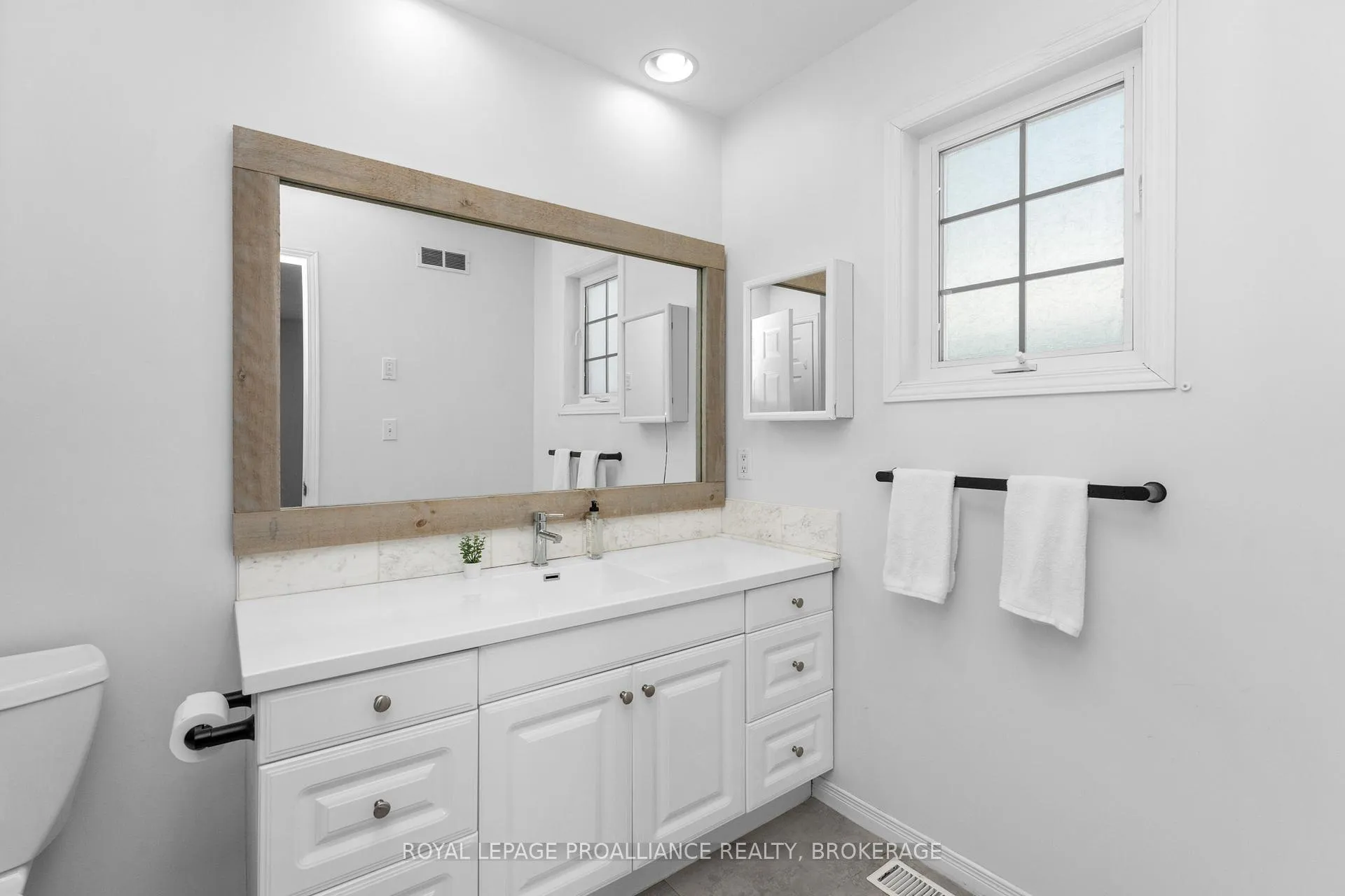 Photo 20 of 343 Sunrise Crescent, Kingston, East Gardiners Rd — HOMEH