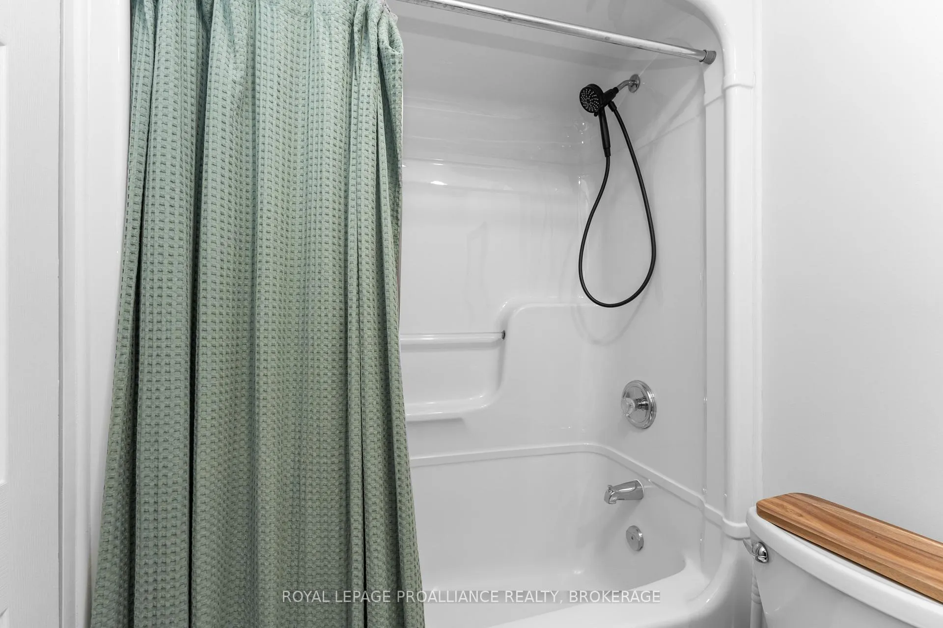 Photo 26 of 343 Sunrise Crescent, Kingston, East Gardiners Rd — HOMEH