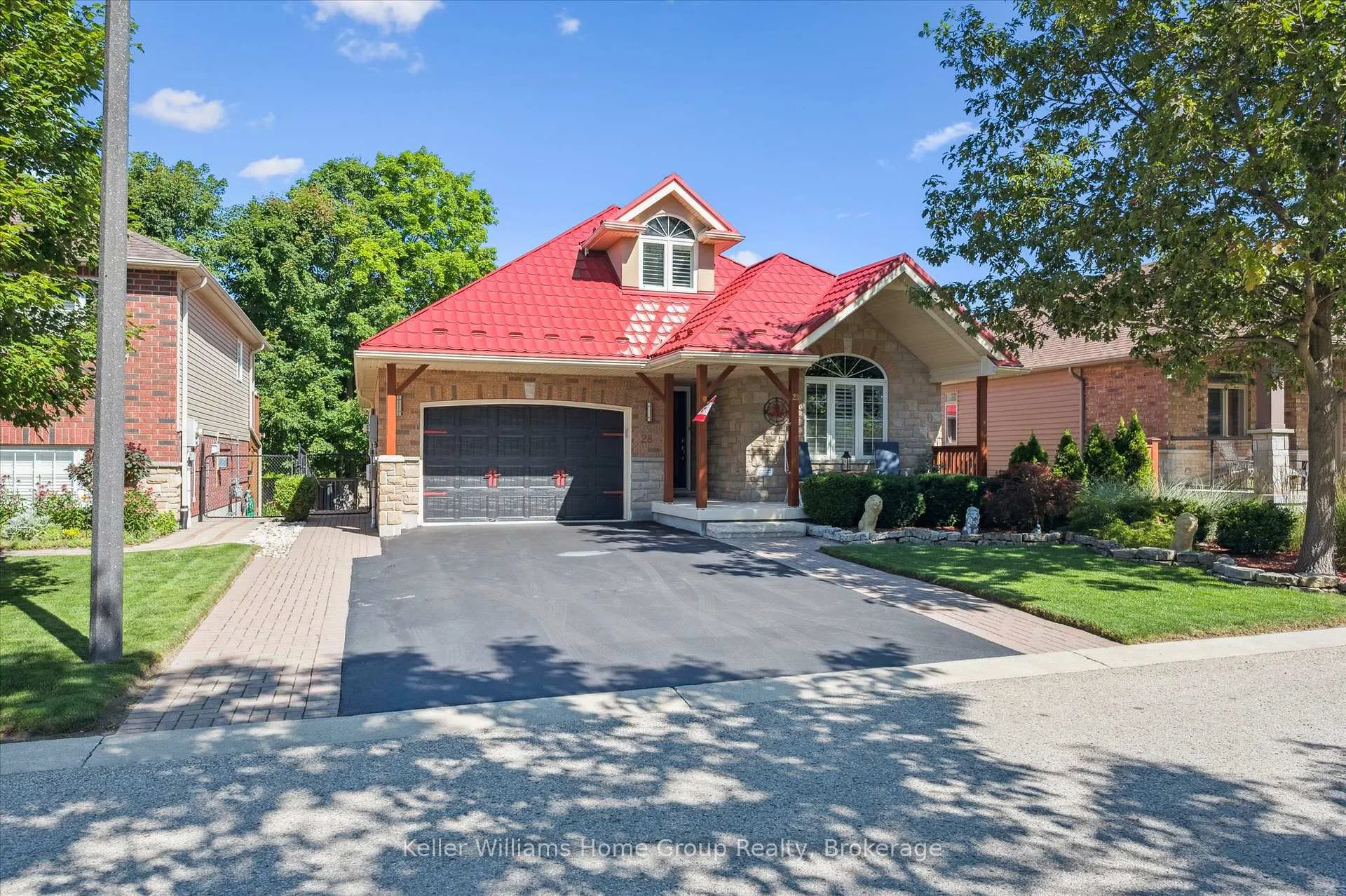 Photo 4 of 28 Harcourt Place, Centre Wellington, Fergus — HOMEH