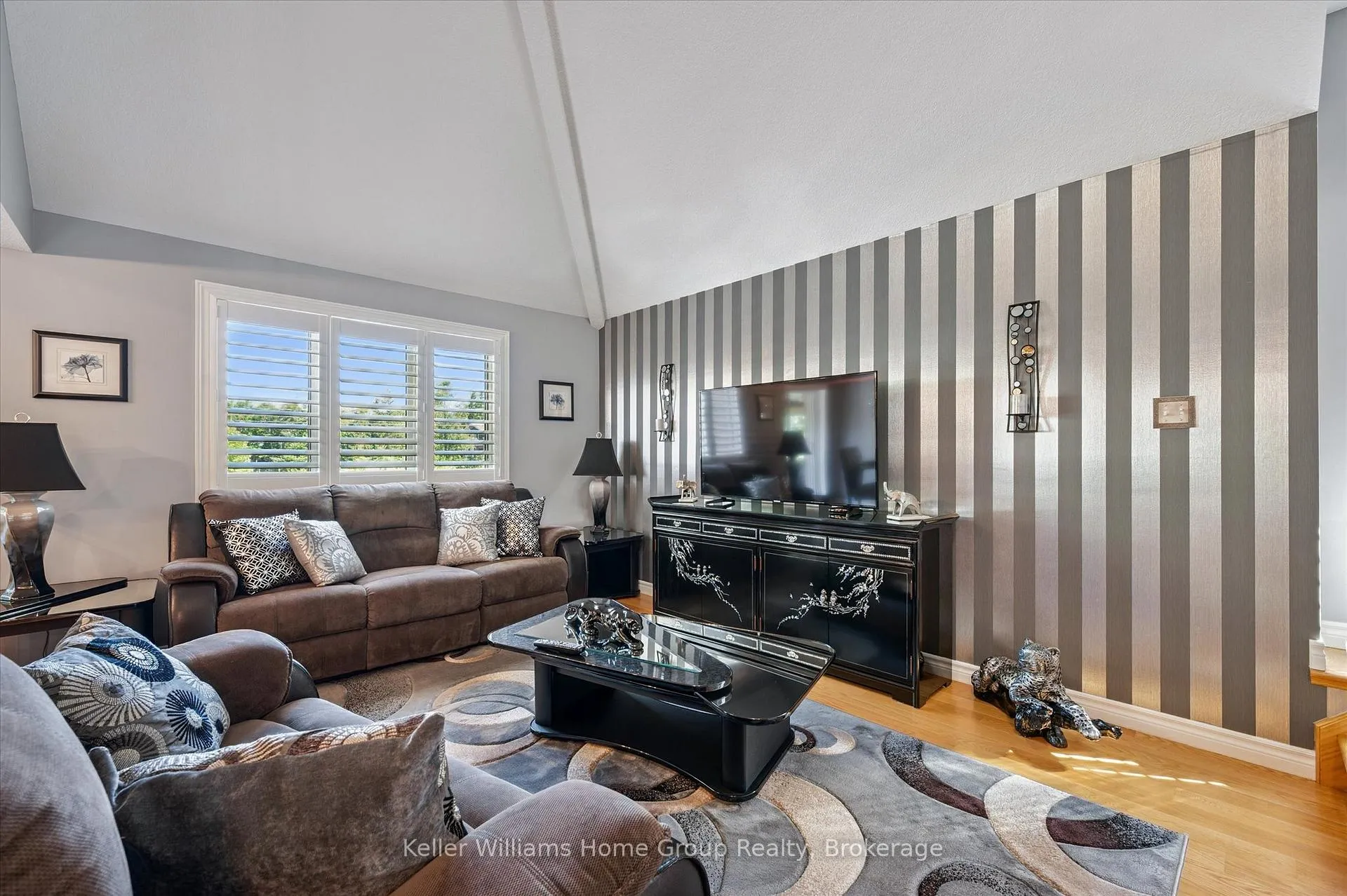 Photo 8 of 28 Harcourt Place, Centre Wellington, Fergus — HOMEH