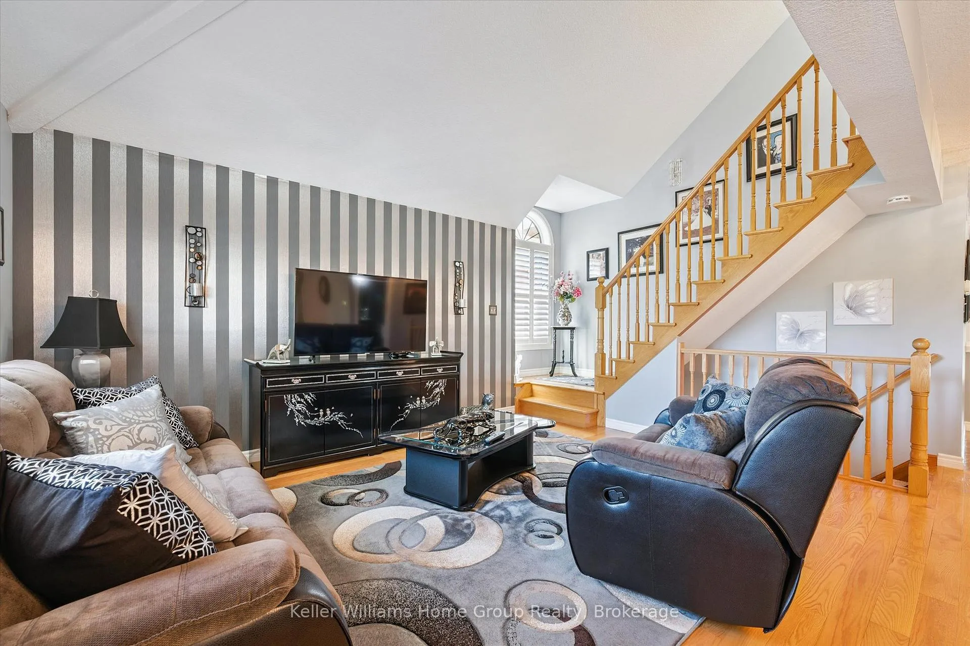 Photo 11 of 28 Harcourt Place, Centre Wellington, Fergus — HOMEH