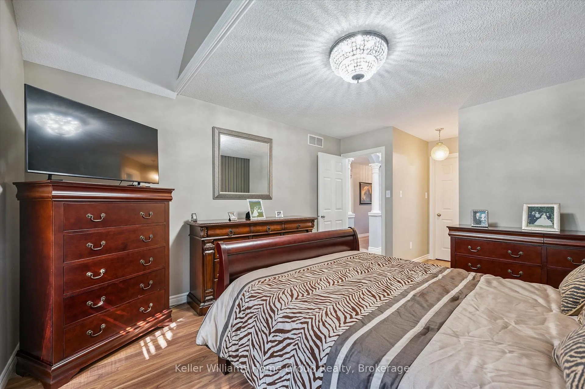 Photo 24 of 28 Harcourt Place, Centre Wellington, Fergus — HOMEH