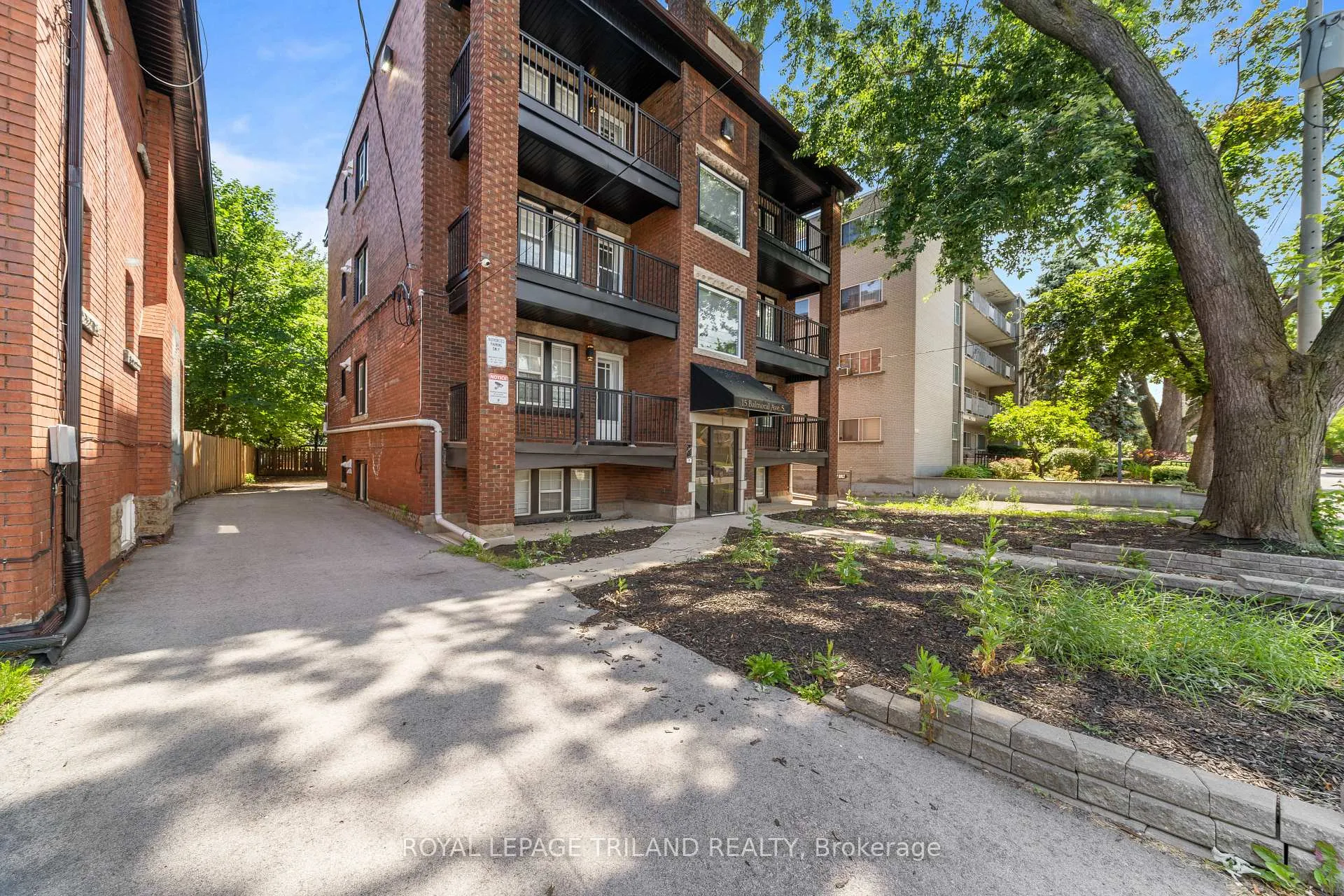 Photo 4 of Unit 4, 15 Balmoral Avenue S, Hamilton, Delta — HOMEH