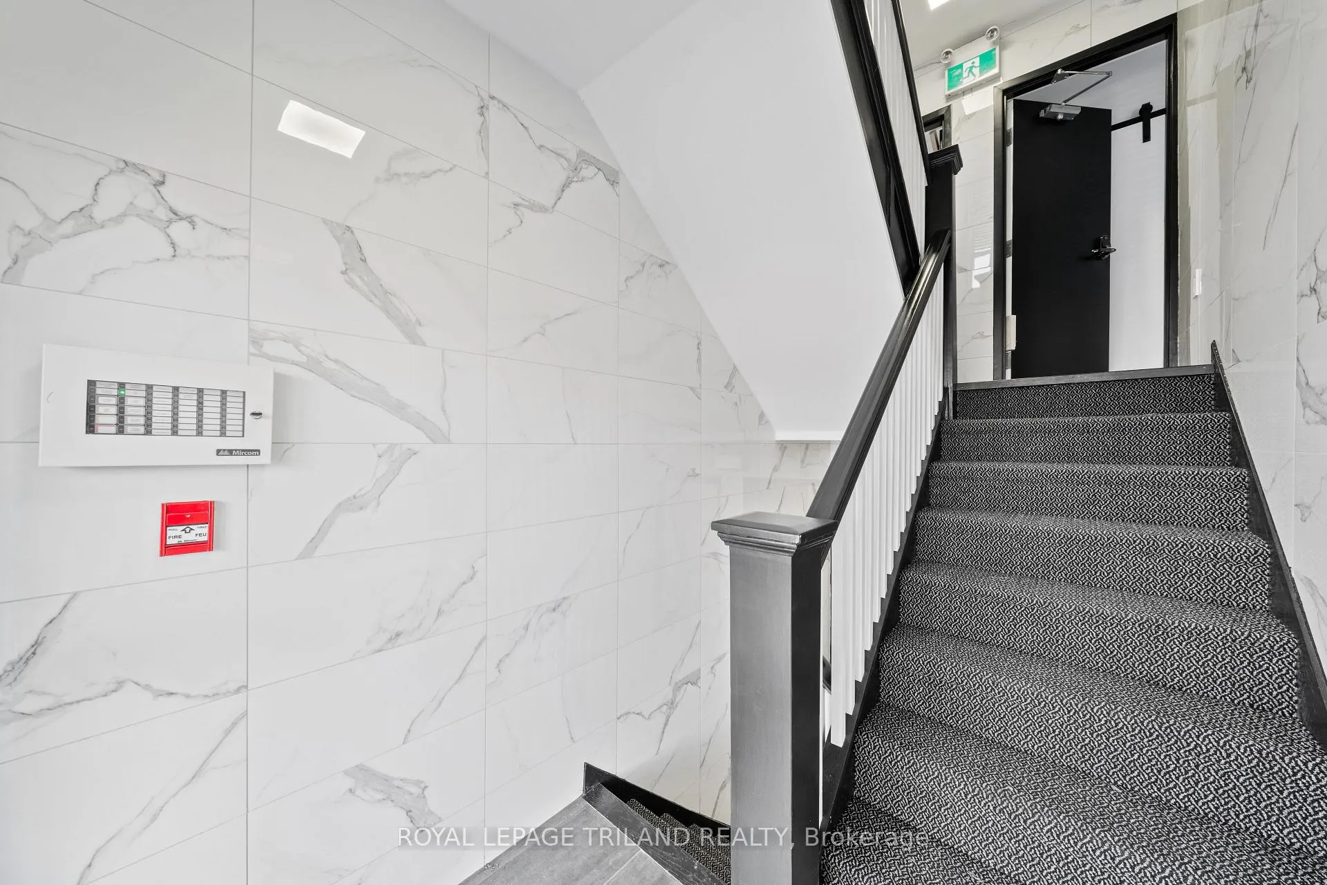 Photo 5 of Unit 4, 15 Balmoral Avenue S, Hamilton, Delta — HOMEH