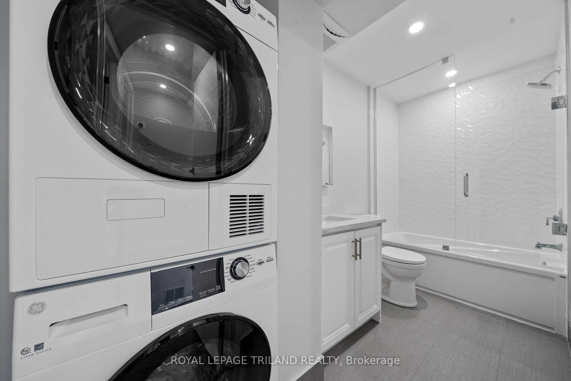 Photo 16 of Unit 4, 15 Balmoral Avenue S, Hamilton, Delta — HOMEH