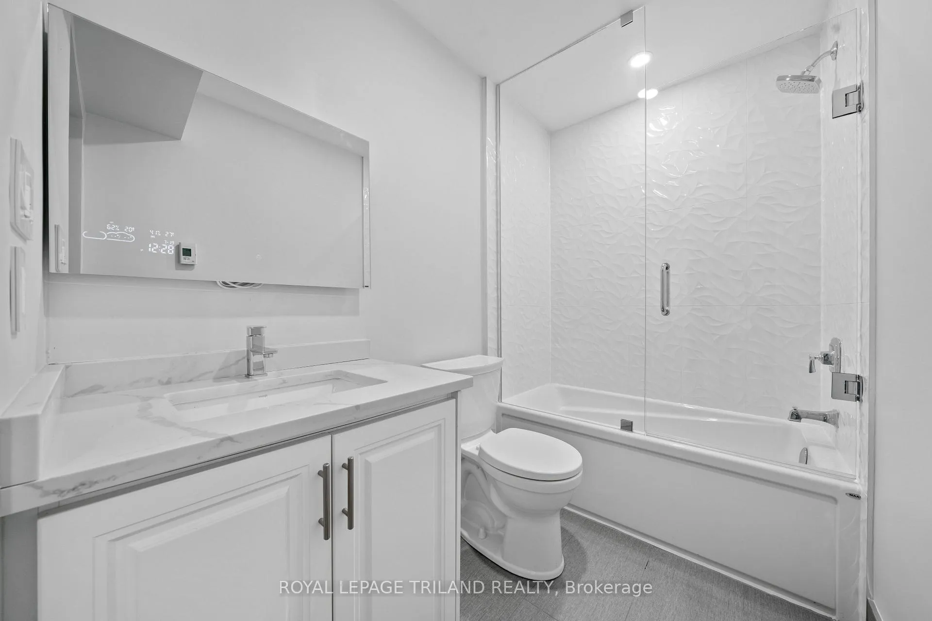Photo 17 of Unit 4, 15 Balmoral Avenue S, Hamilton, Delta — HOMEH
