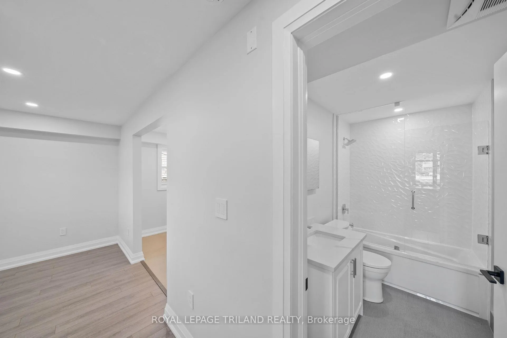 Photo 19 of Unit 4, 15 Balmoral Avenue S, Hamilton, Delta — HOMEH