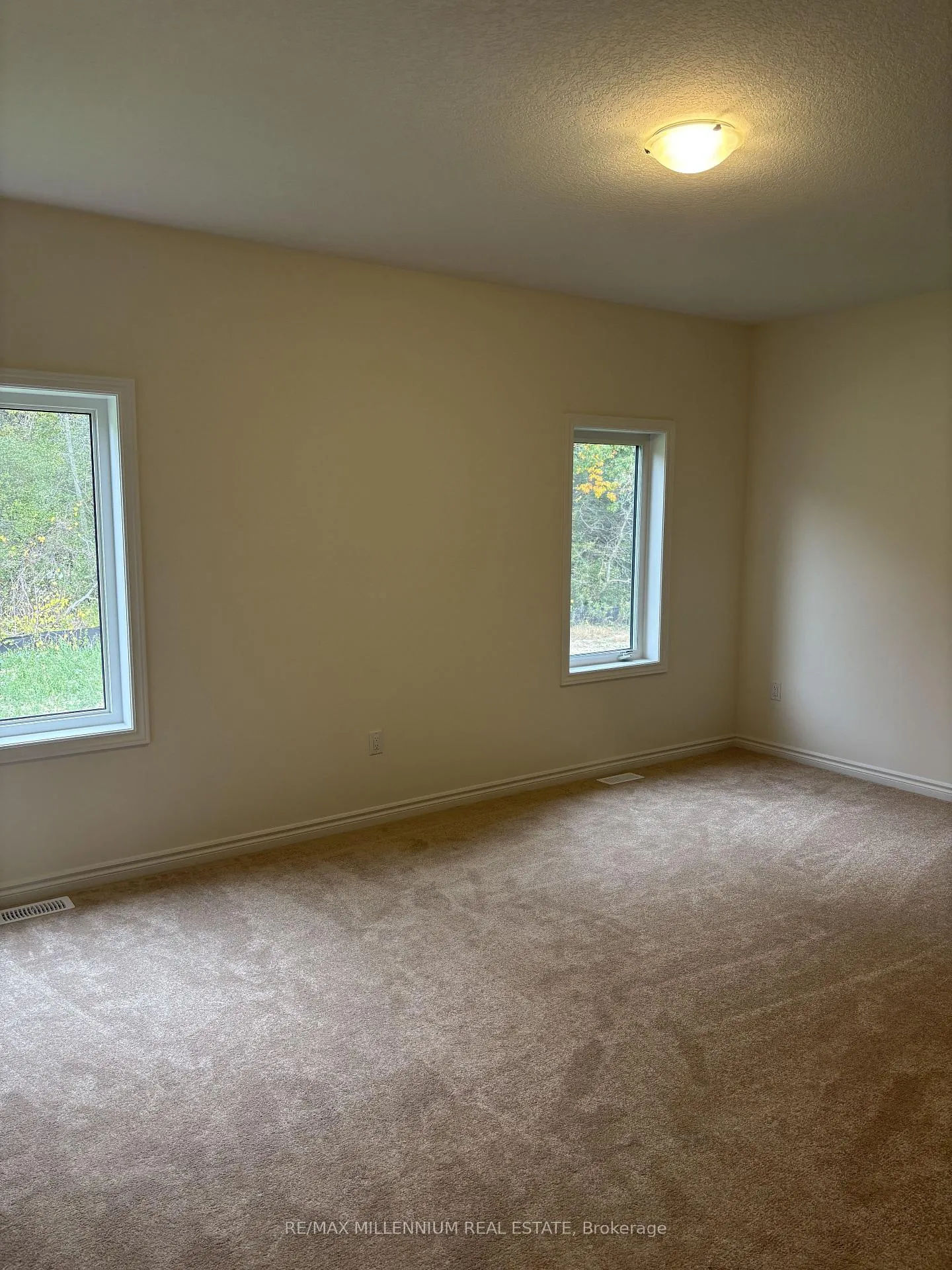 Photo 12 of 7 Mckernan Avenue, Brantford — HOMEH