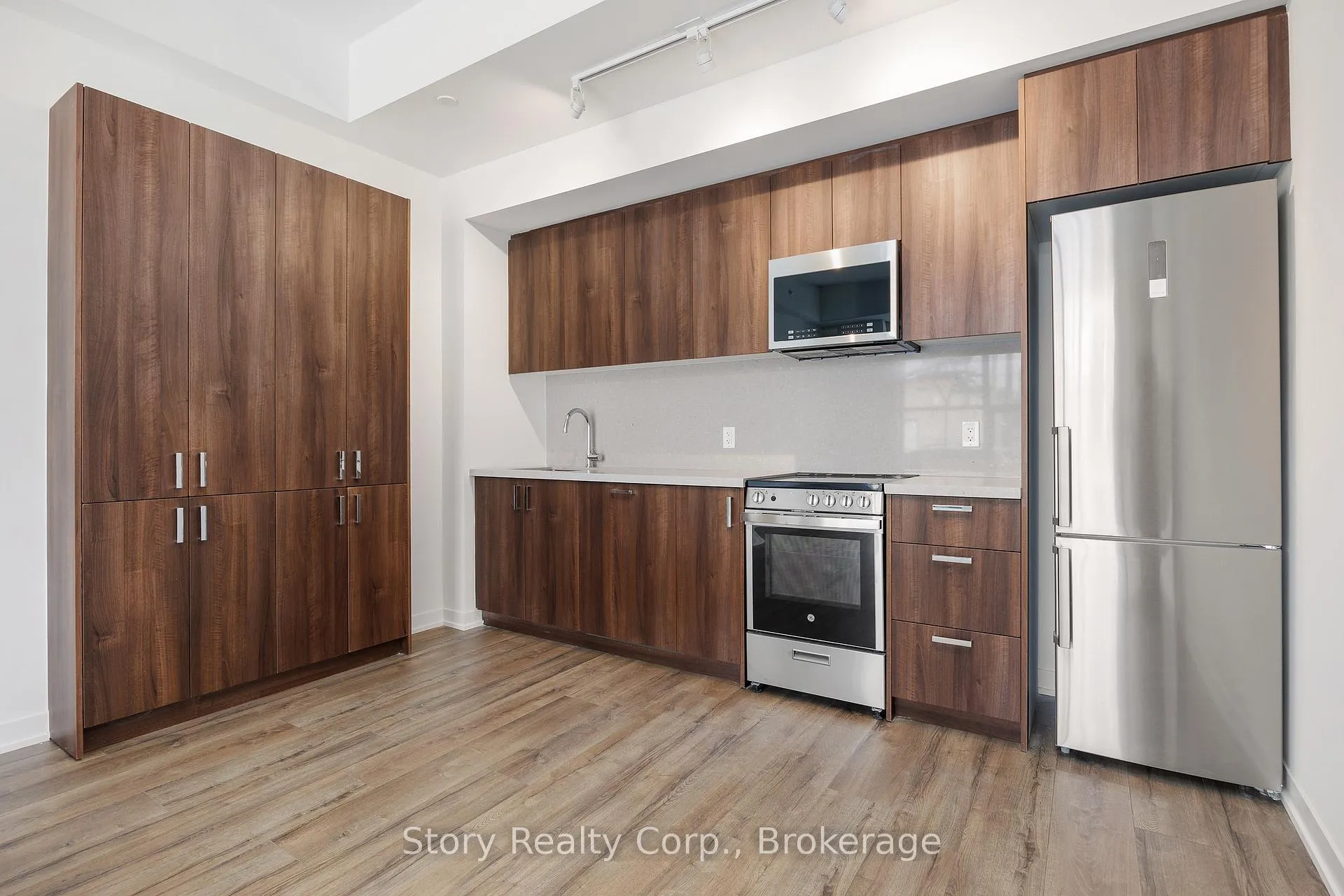 Photo 13 of Unit 108, 119 Ford Street, Toronto, Weston-Pellam Park — HOMEH