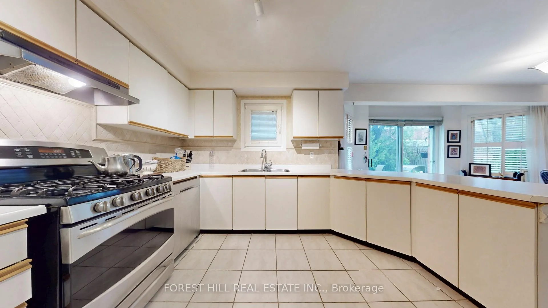 Photo 14 of 11 Keystone Drive, Brampton, Brampton South — HOMEH