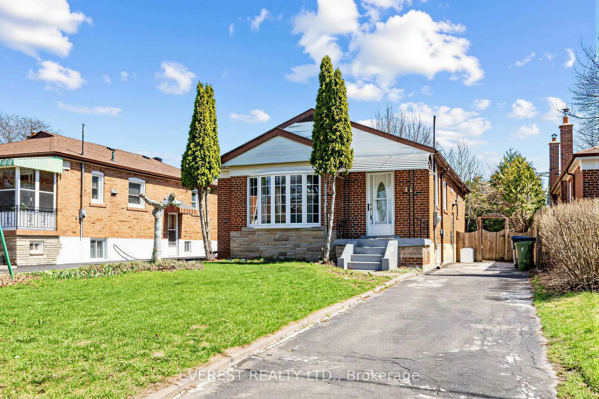 Photo 2 of 45 Kilgreggan Crescent, Scarborough, Bendale — HOMEH