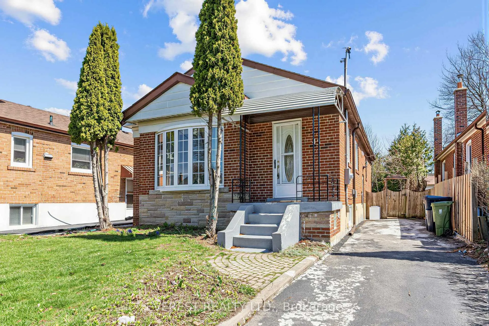 Photo 3 of 45 Kilgreggan Crescent, Scarborough, Bendale — HOMEH