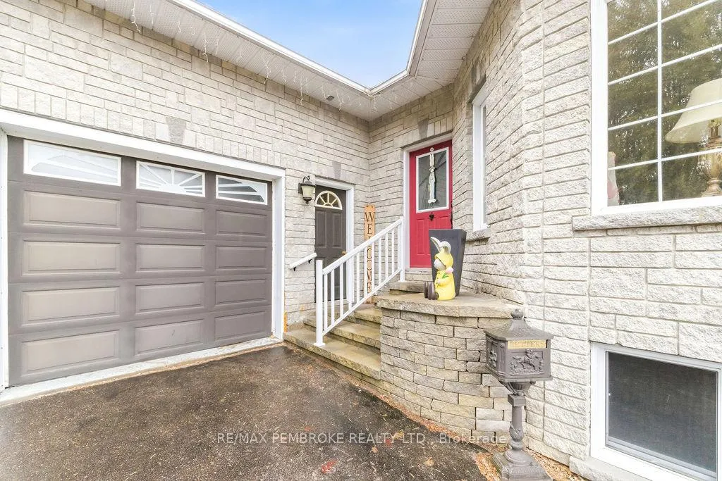 Photo 3 of 152 Reta Crescent, Pembroke — HOMEH